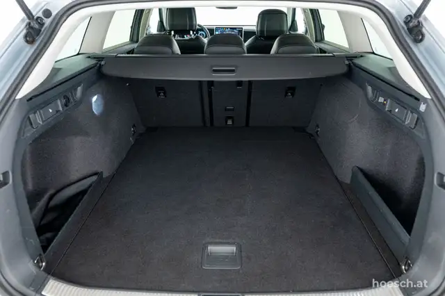 Volkswagen Passat view 8