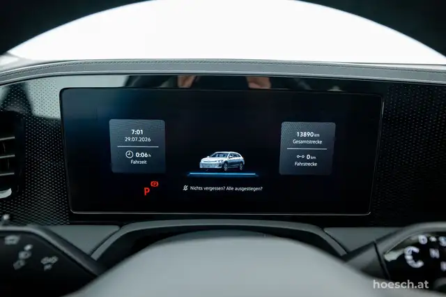 Volkswagen Passat view 10