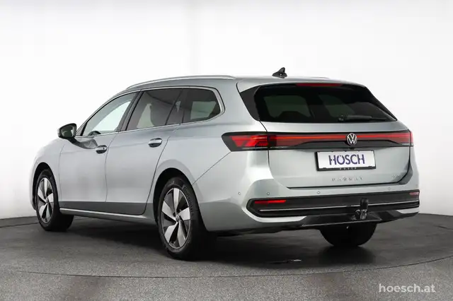 Volkswagen Passat view 4