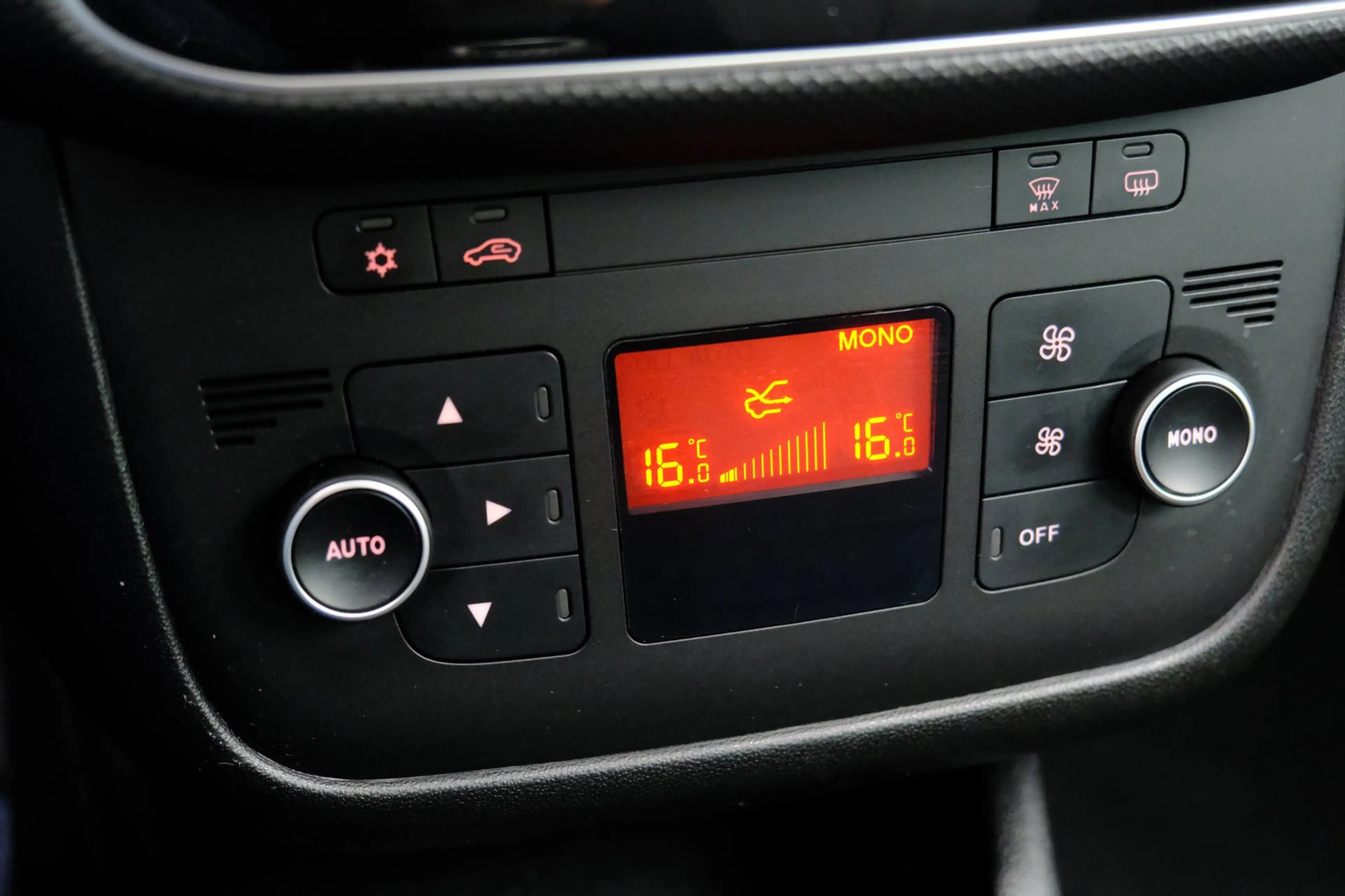 Fiat Punto Evo 0.9 TwinAir Sempre 5-drs Clima|LMV|Cruise — photo 13