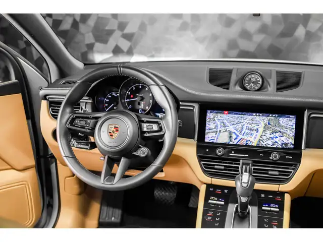 Porsche Macan view 8