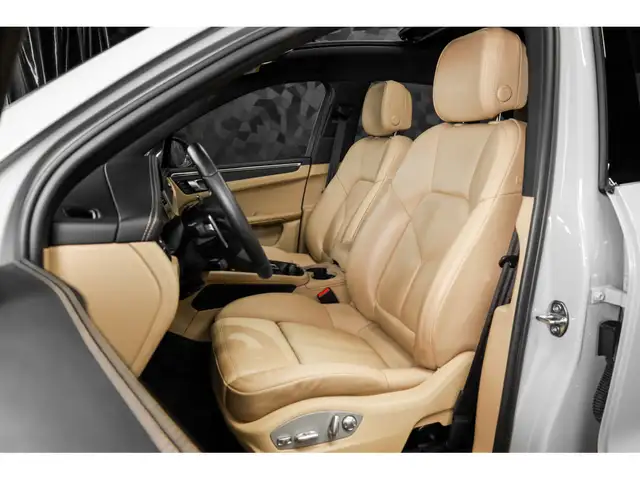 Porsche Macan view 9