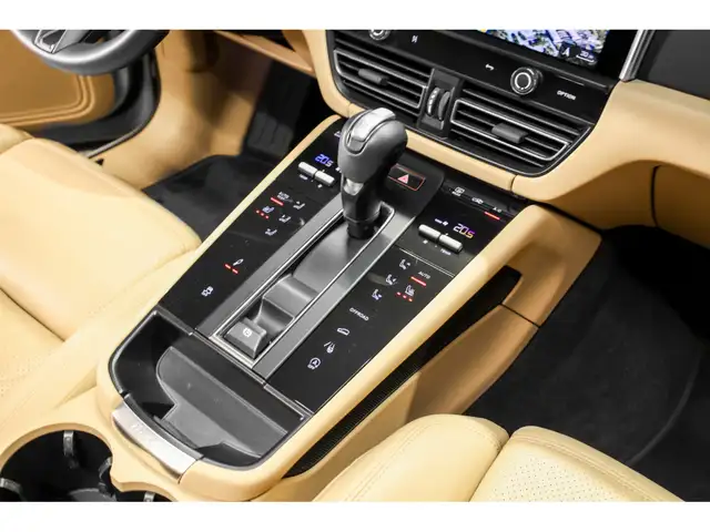 Porsche Macan view 10