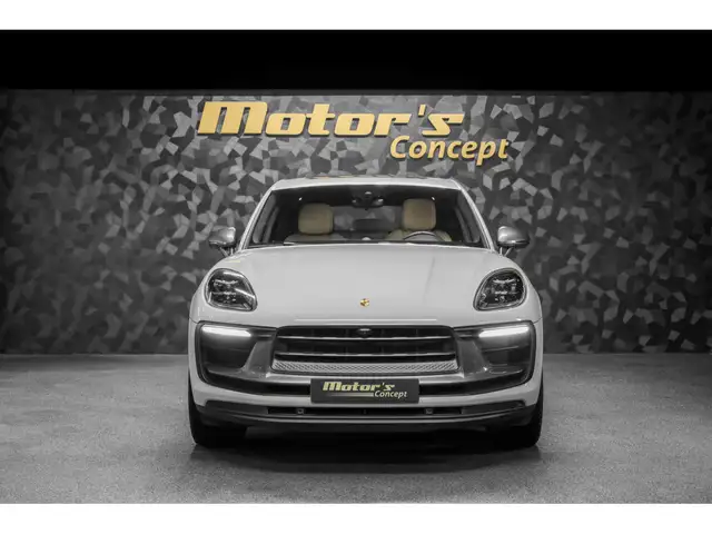 Porsche Macan view 4