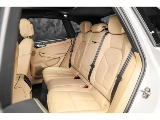 Porsche Macan view 15