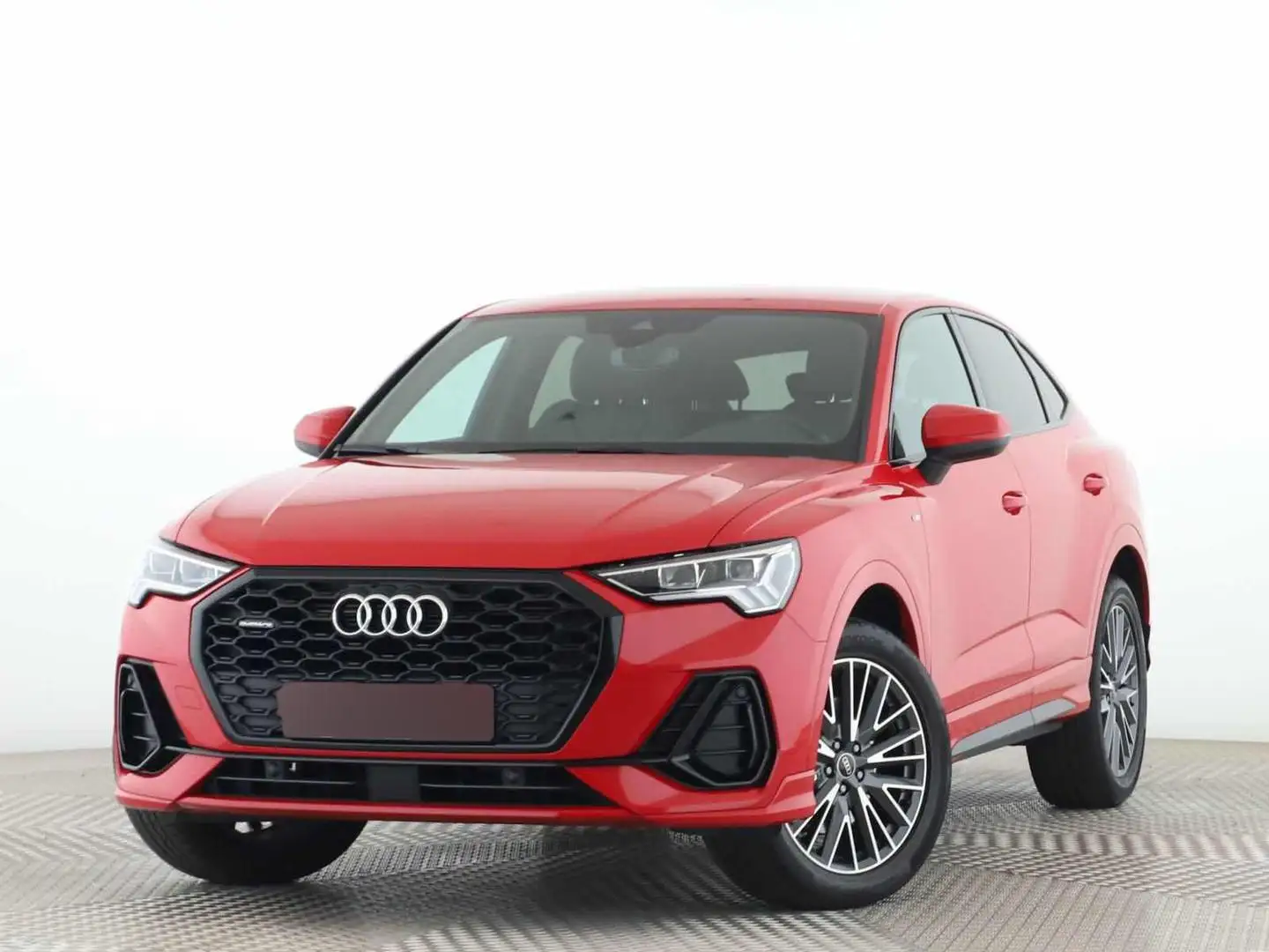 Audi Q3 SPORTBACK 40TFSi Q BLACK 19Z/LED/KEYLESS/AMBI Rouge - 1