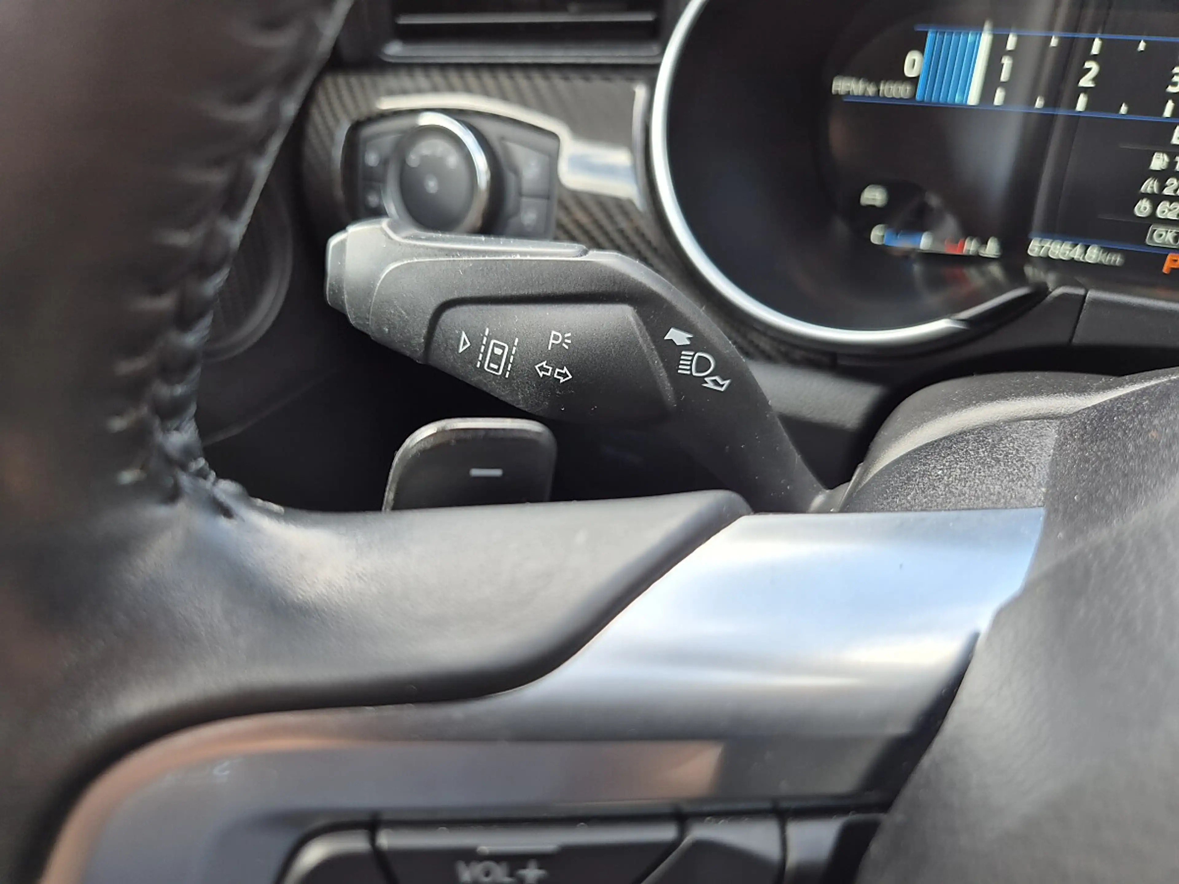 Ford Mustang 5.0 Ti-VCT V8 GT — photo 15