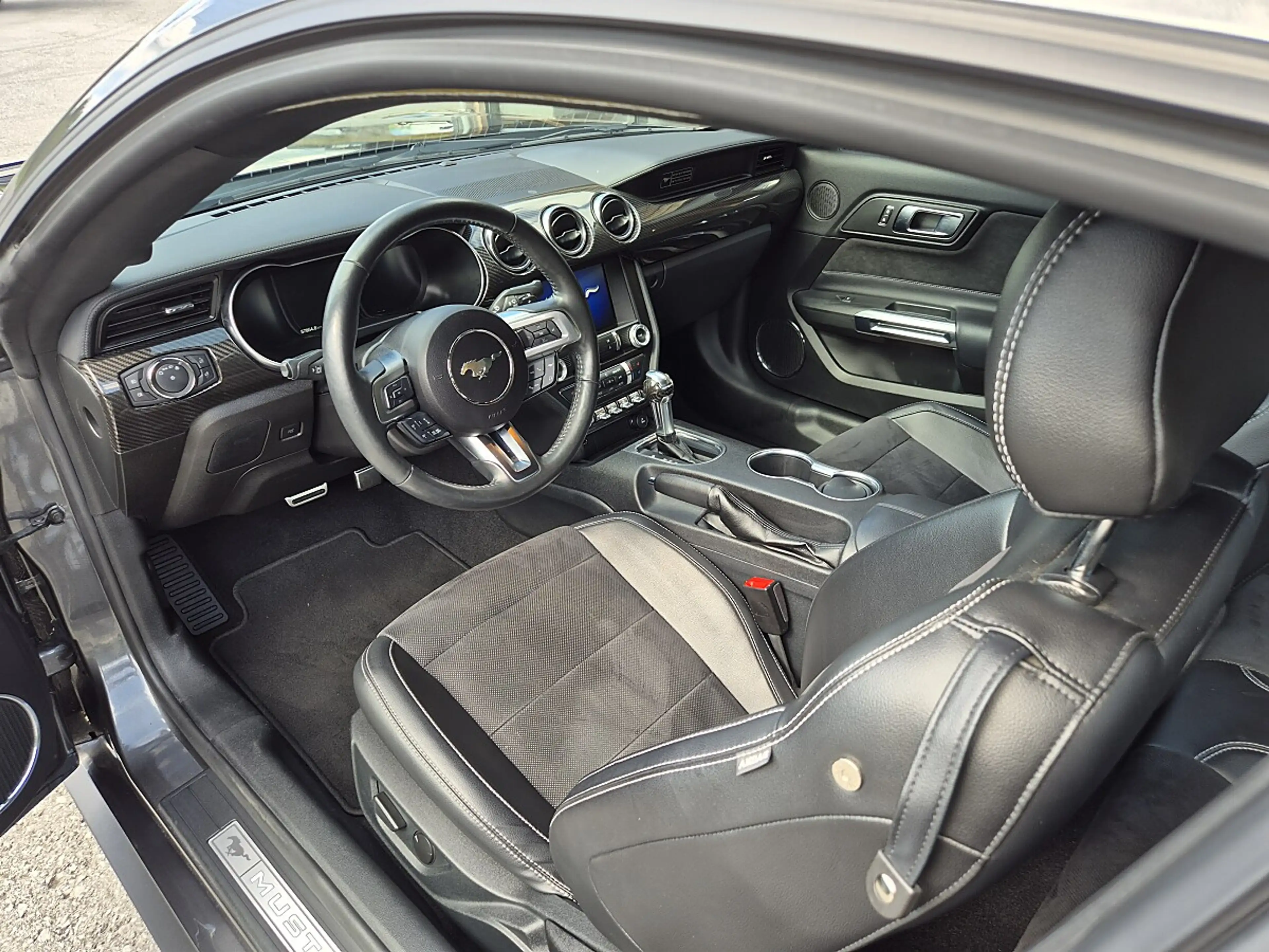 Ford Mustang 5.0 Ti-VCT V8 GT — photo 9