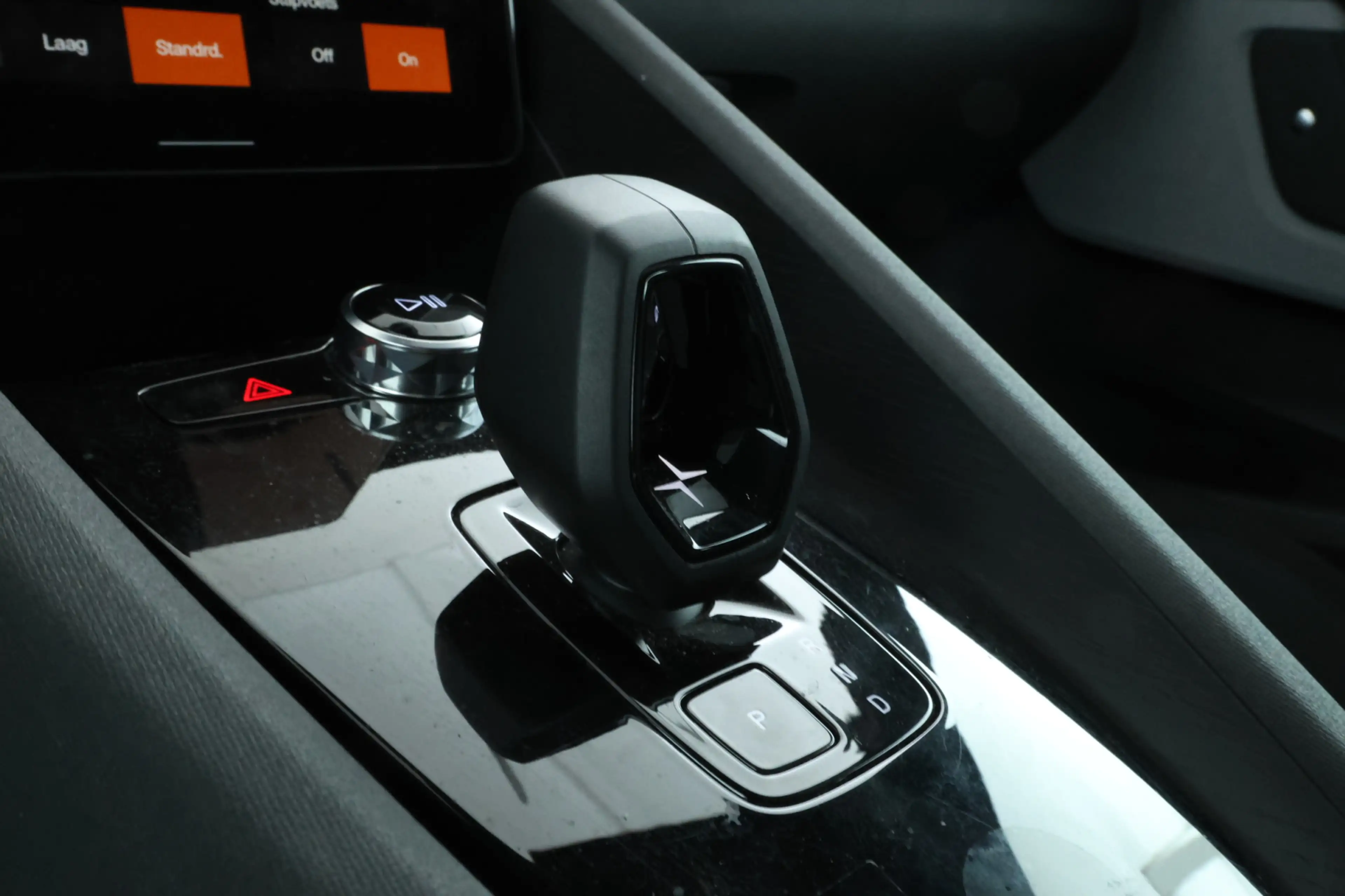 Polestar 2 Standard Range Single Motor 63kWh Digital Dash, Ad — photo 26