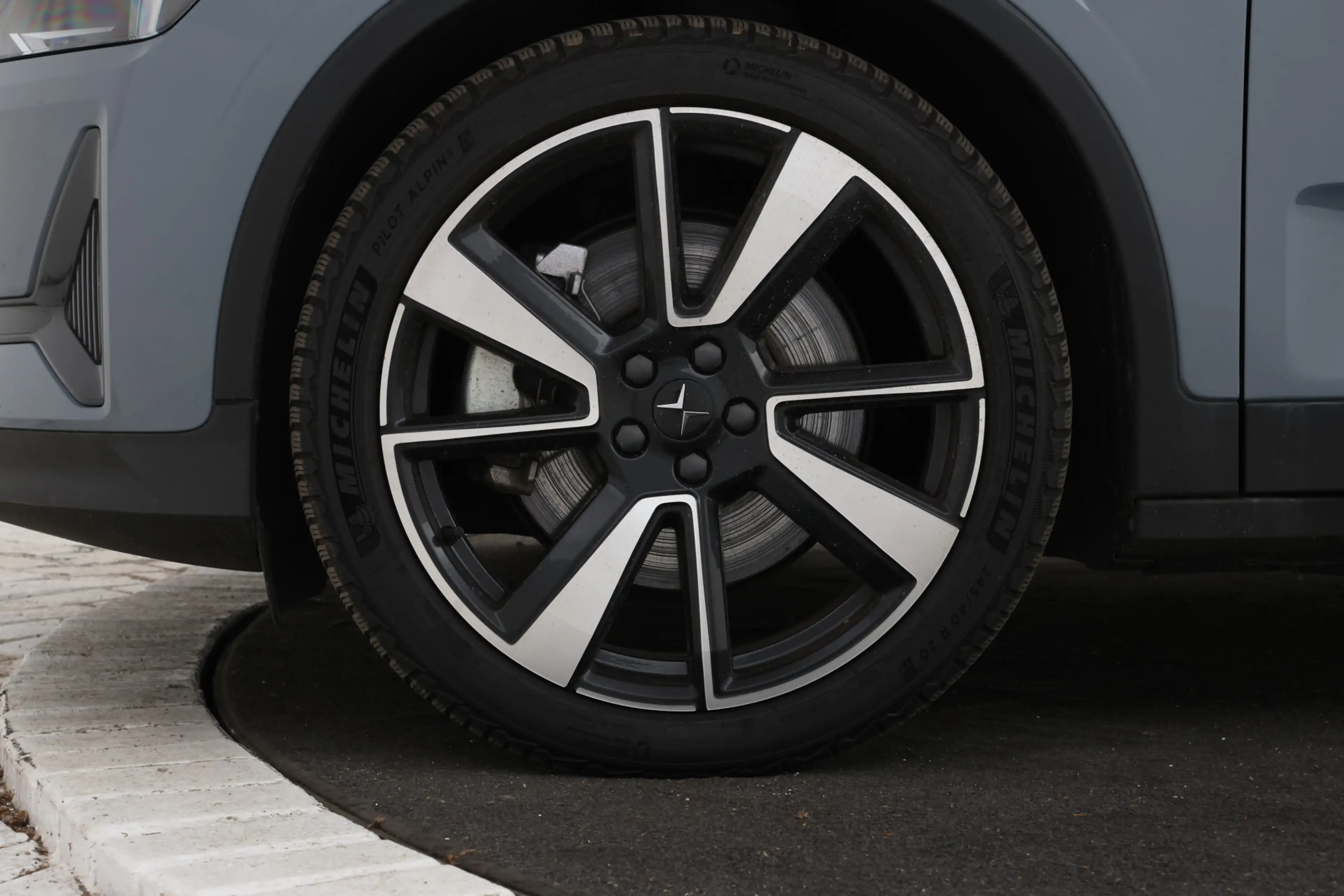 Polestar 2 Standard Range Single Motor 63kWh Digital Dash, Ad — photo 6