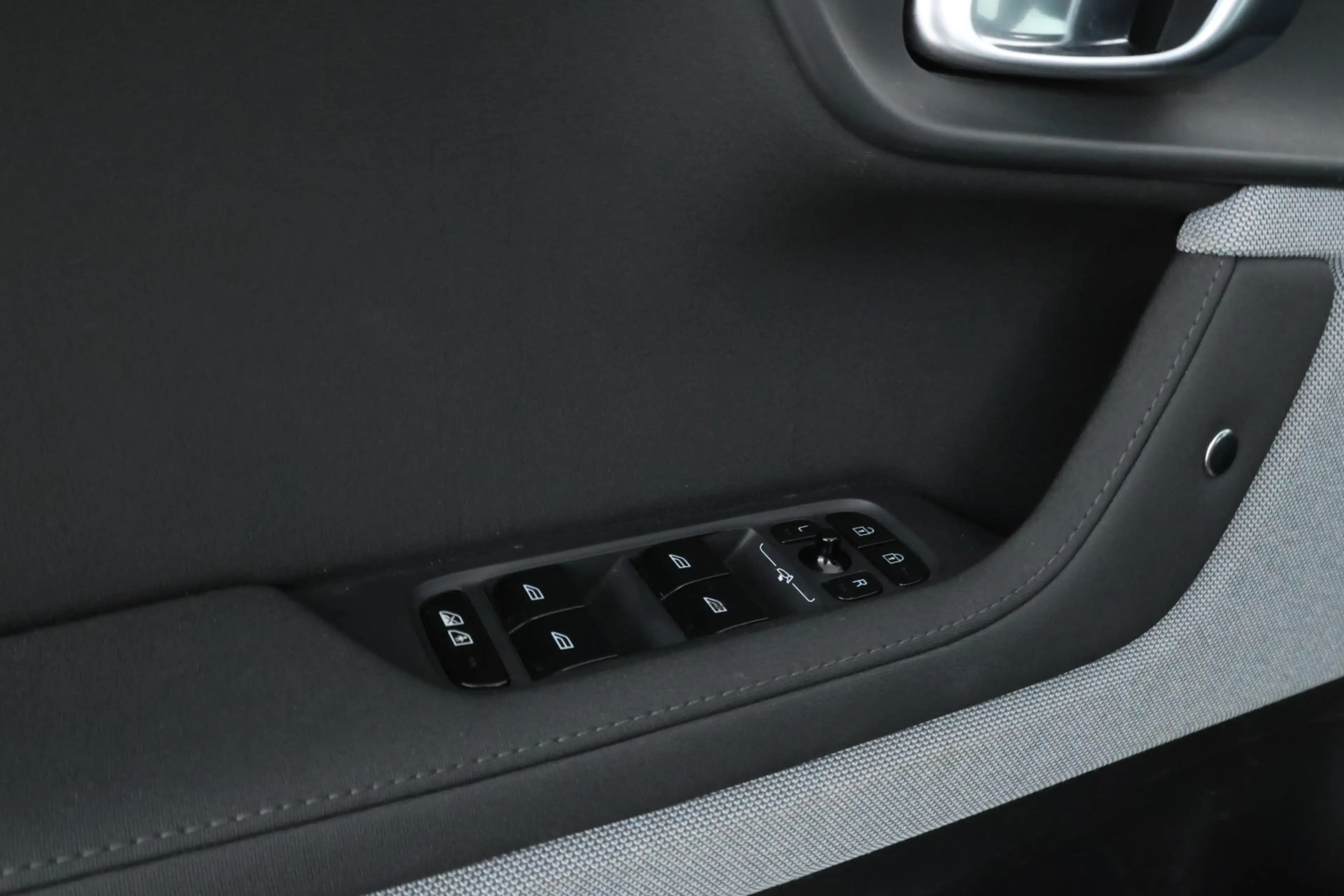 Polestar 2 Standard Range Single Motor 63kWh Digital Dash, Ad — photo 12