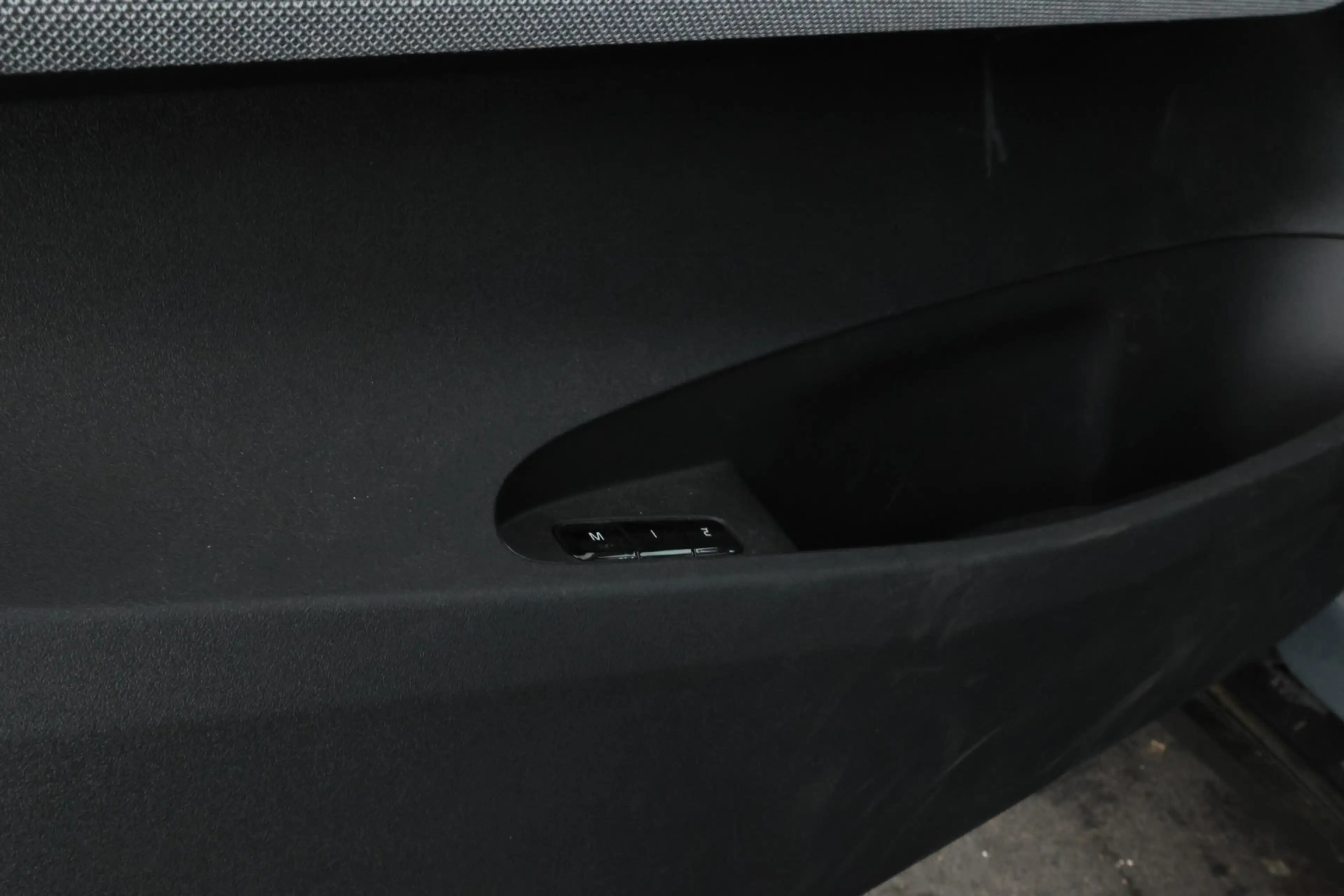 Polestar 2 Standard Range Single Motor 63kWh Digital Dash, Ad — photo 13