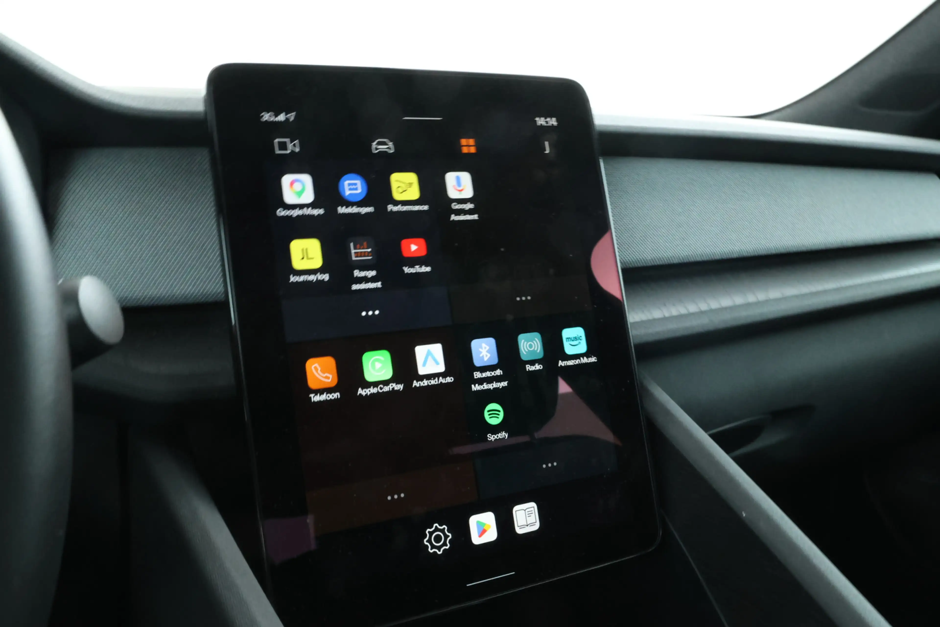 Polestar 2 Standard Range Single Motor 63kWh Digital Dash, Ad — photo 20
