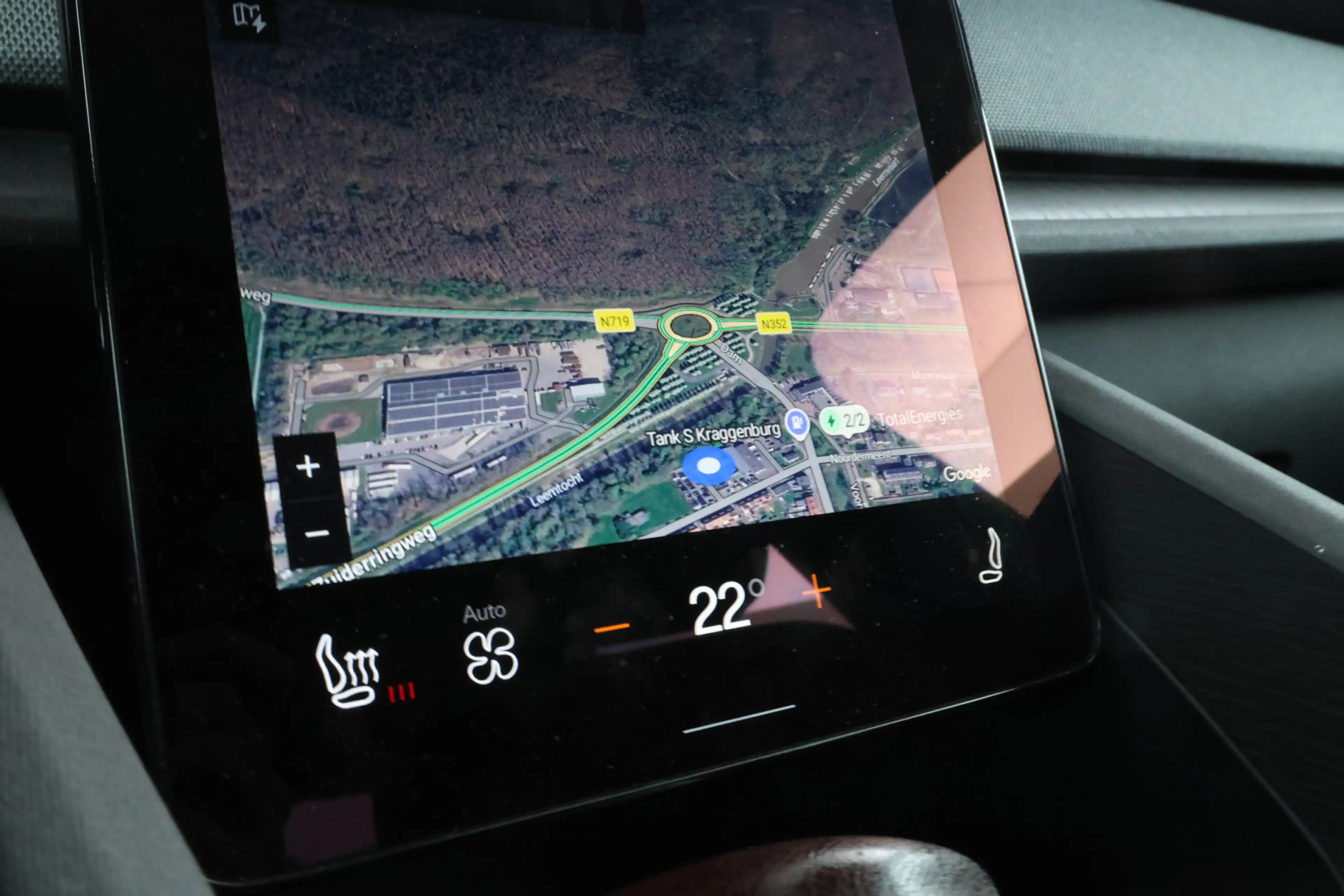 Polestar 2 Standard Range Single Motor 63kWh Digital Dash, Ad — photo 21