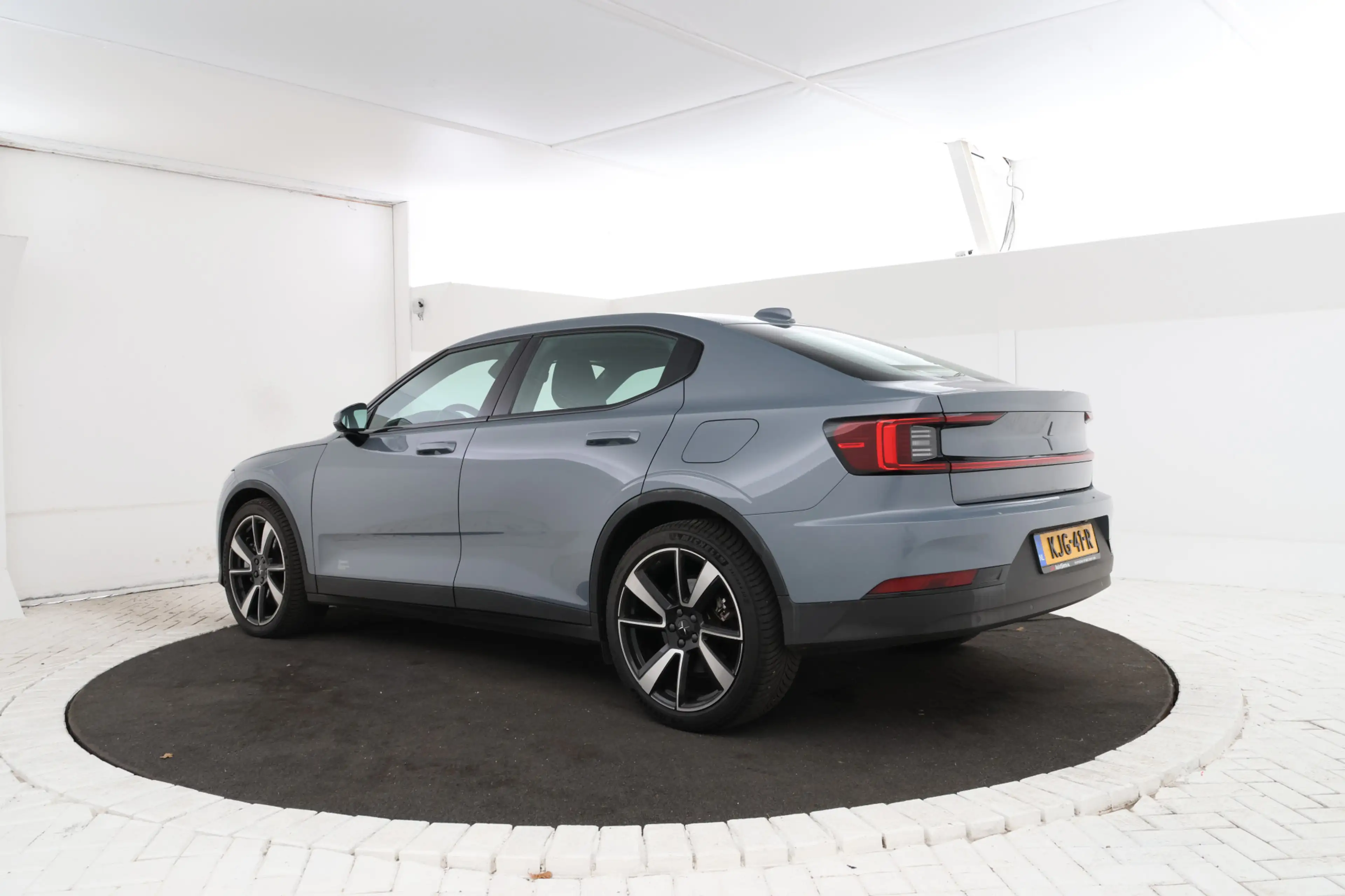Polestar 2 Standard Range Single Motor 63kWh Digital Dash, Ad — photo 2