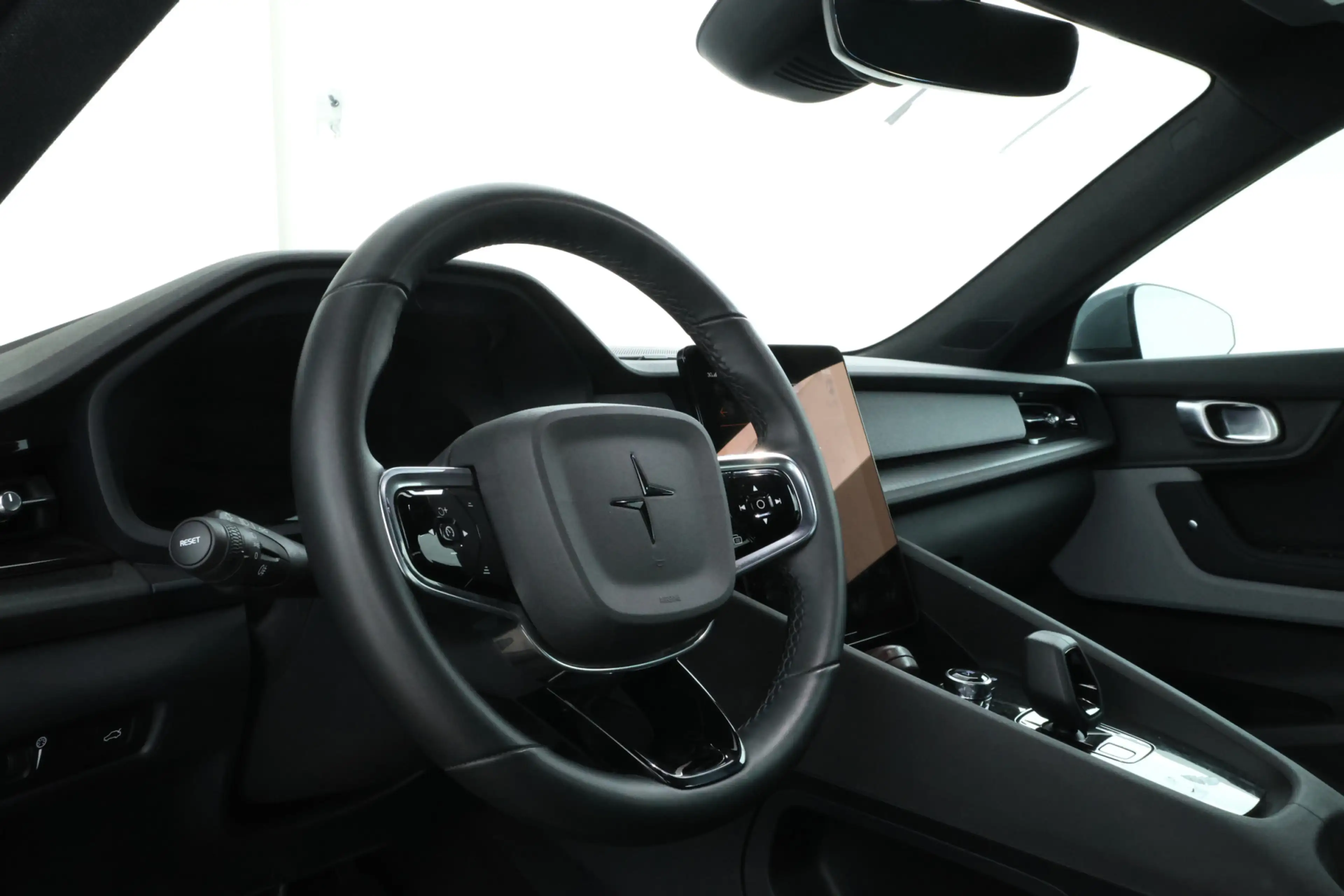 Polestar 2 Standard Range Single Motor 63kWh Digital Dash, Ad — photo 11