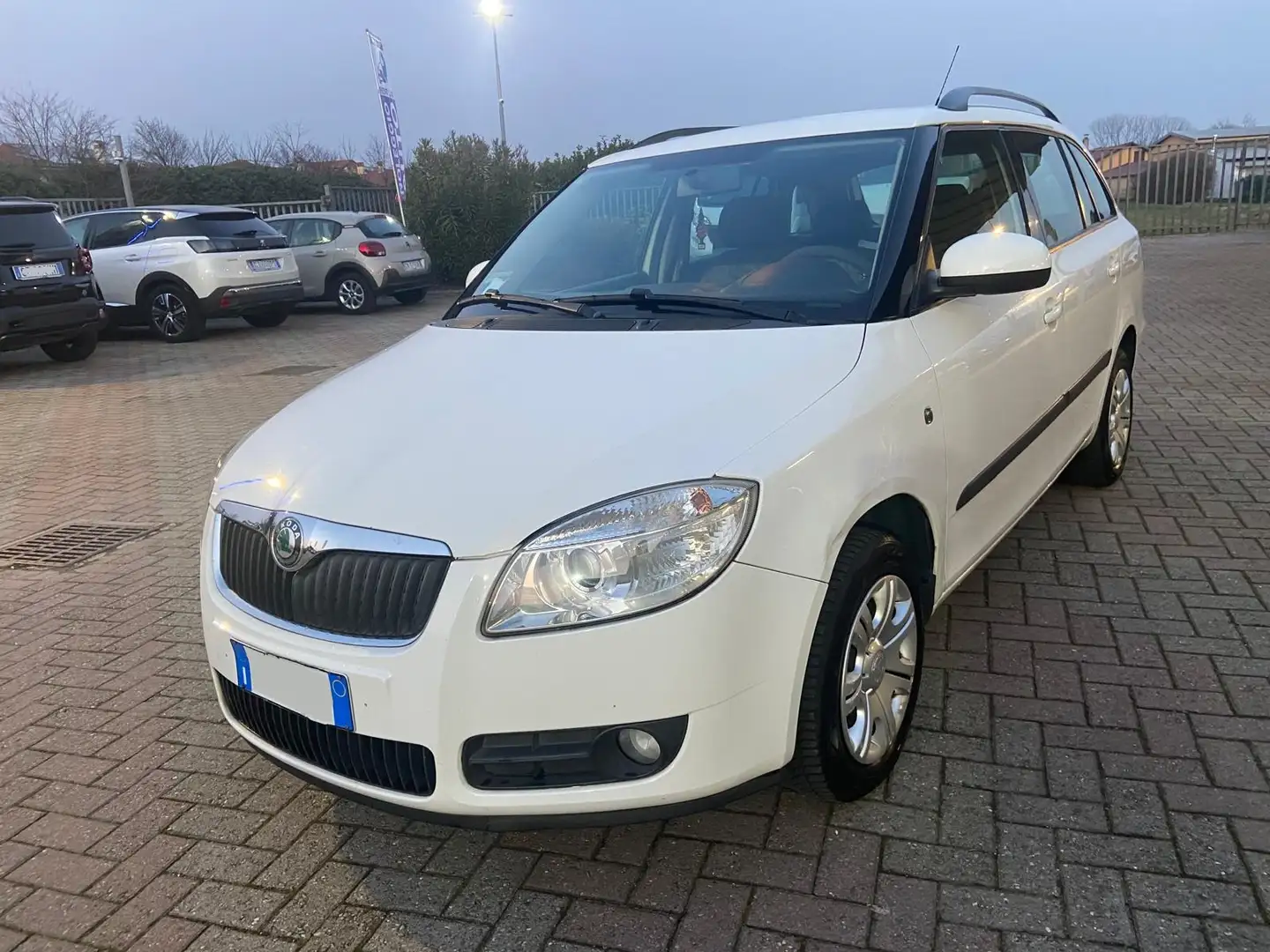 Skoda Fabia 1.4 tdi 70cv  *OK NEOPATENTATI* Weiß - 1