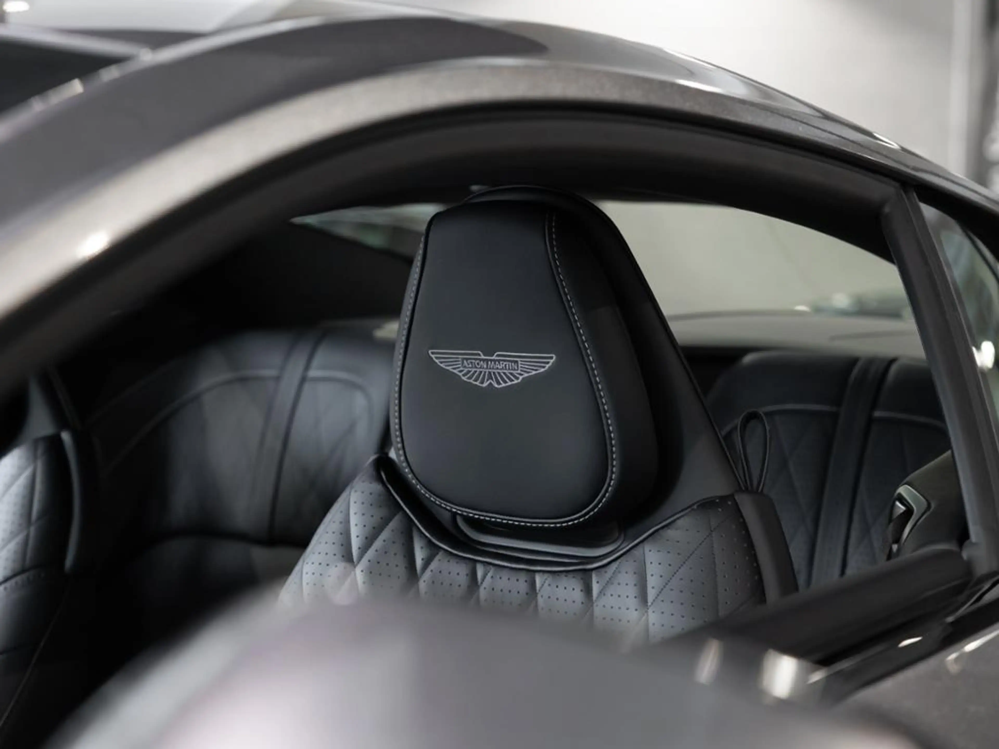 Aston Martin DB12 Coupe Aston Martin Hamburg — photo 6