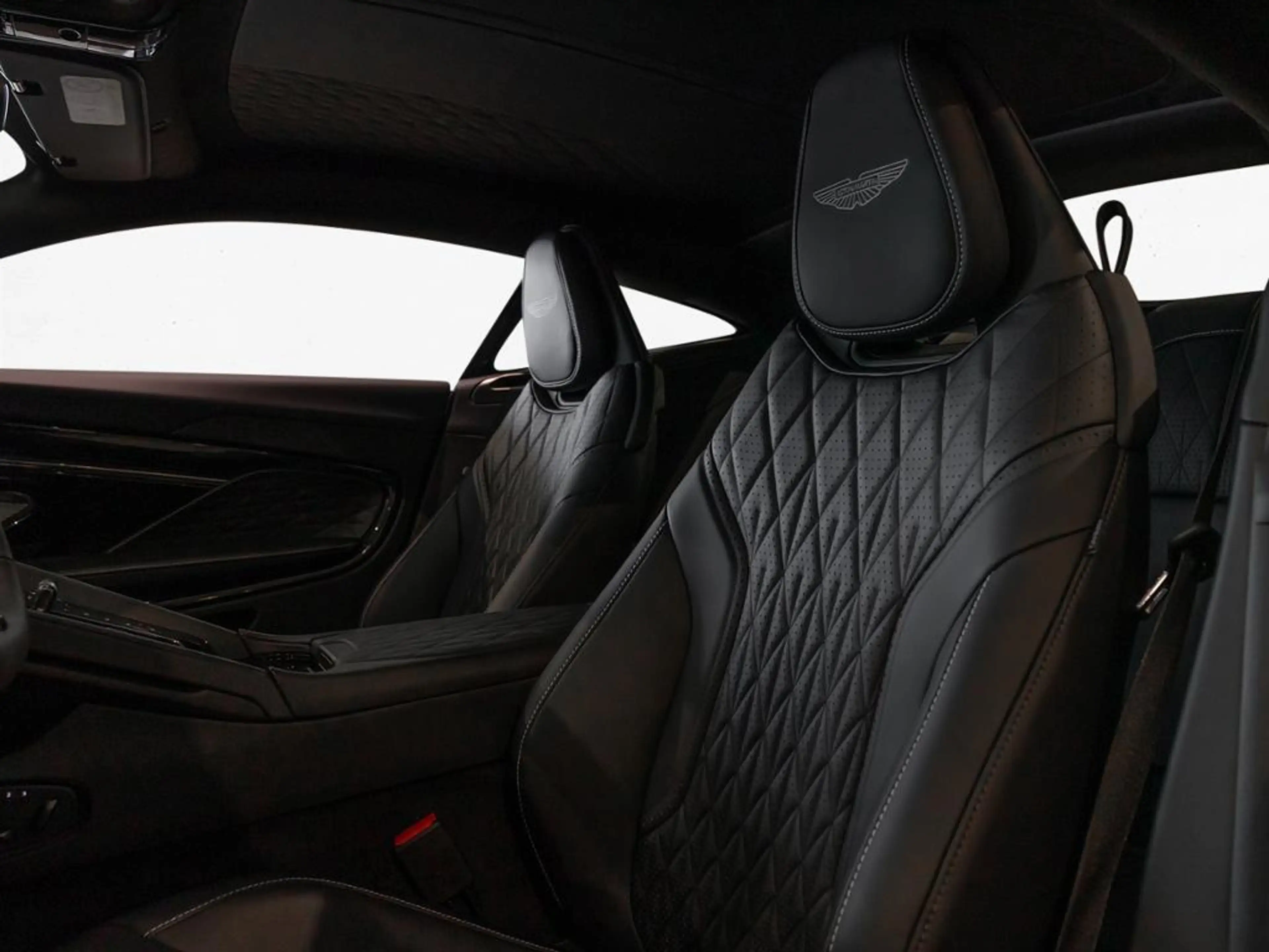 Aston Martin DB12 Coupe Aston Martin Hamburg — photo 13