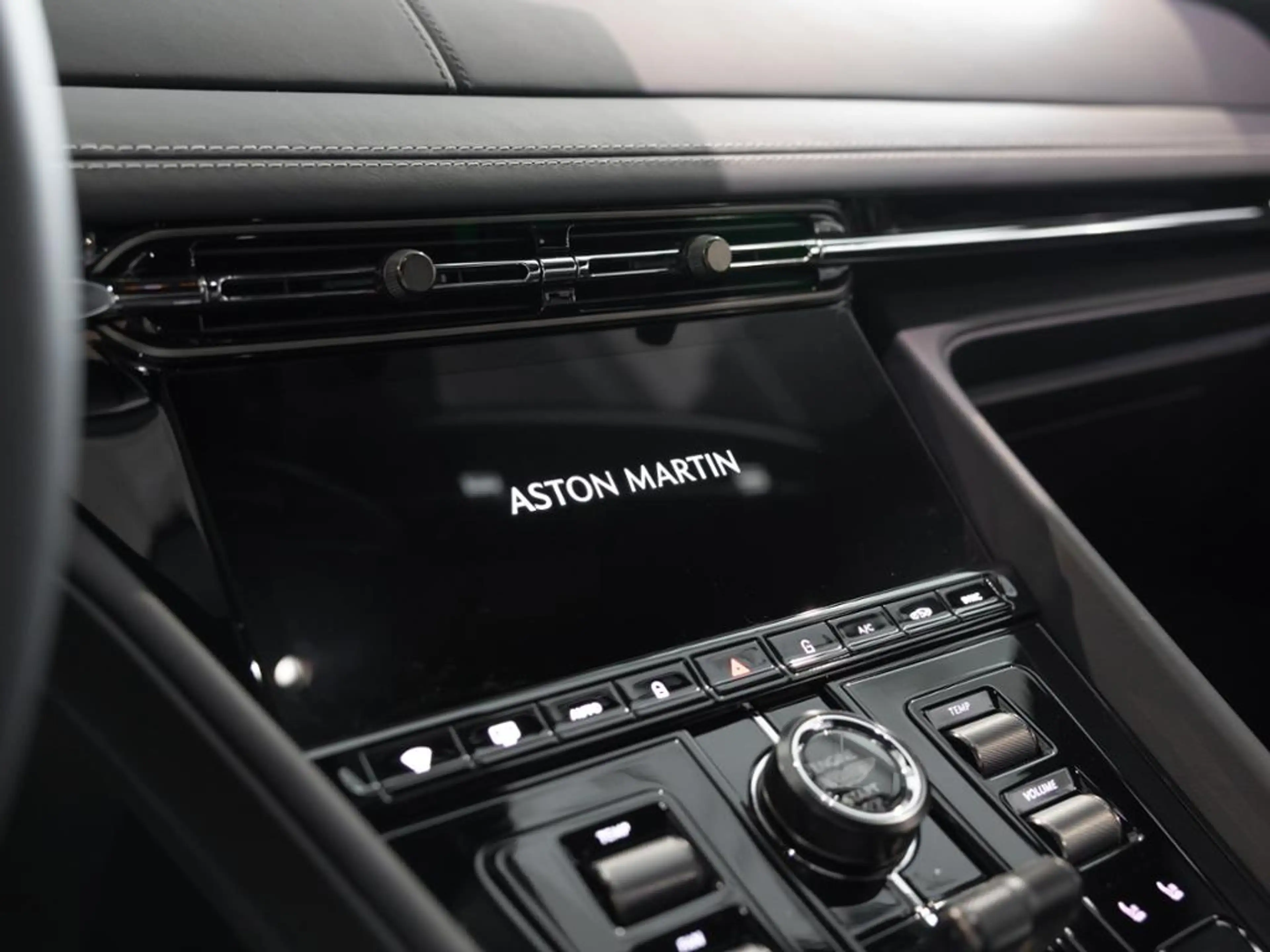 Aston Martin DB12 Coupe Aston Martin Hamburg — photo 11