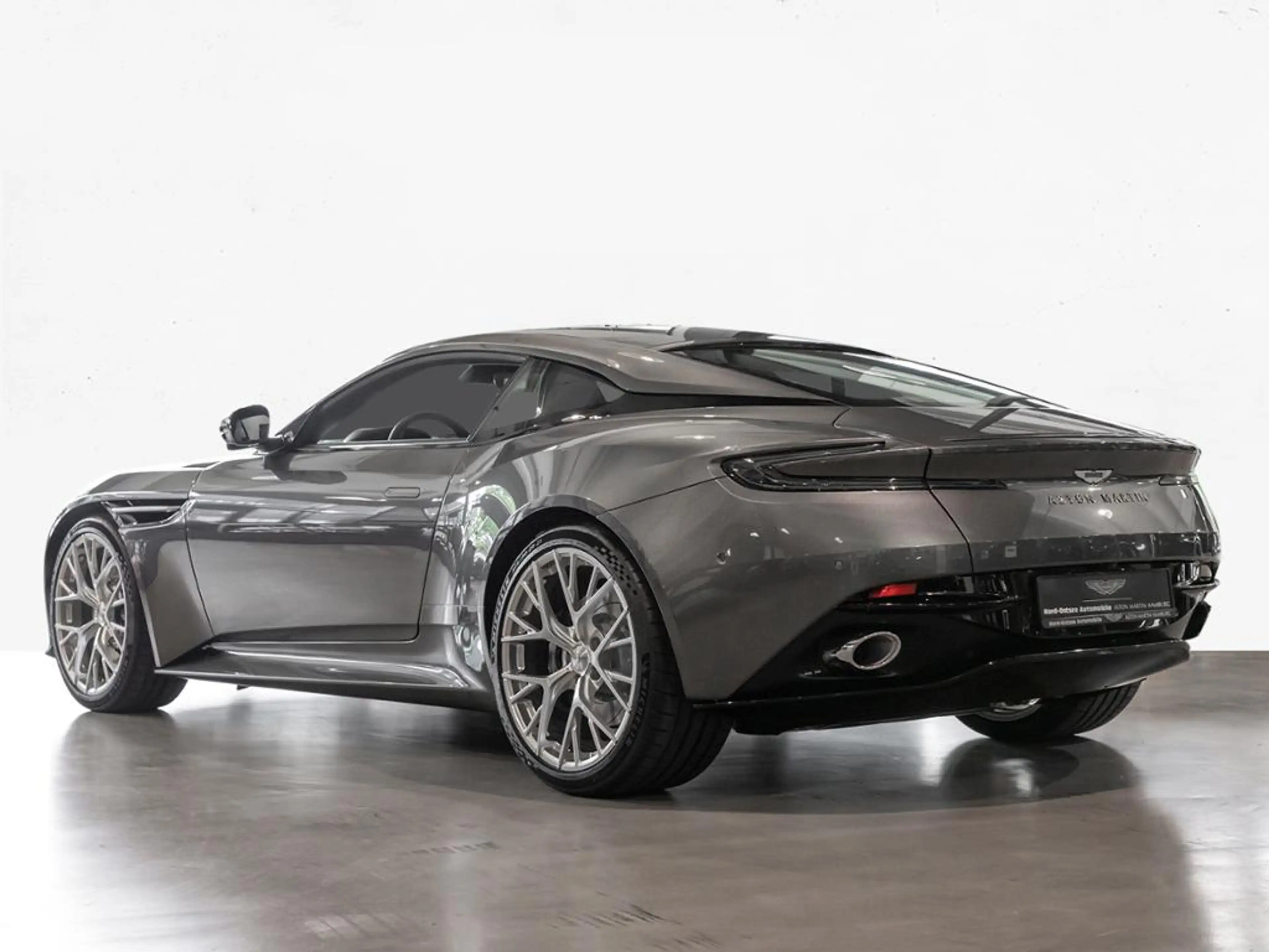 Aston Martin DB12 Coupe Aston Martin Hamburg — photo 3