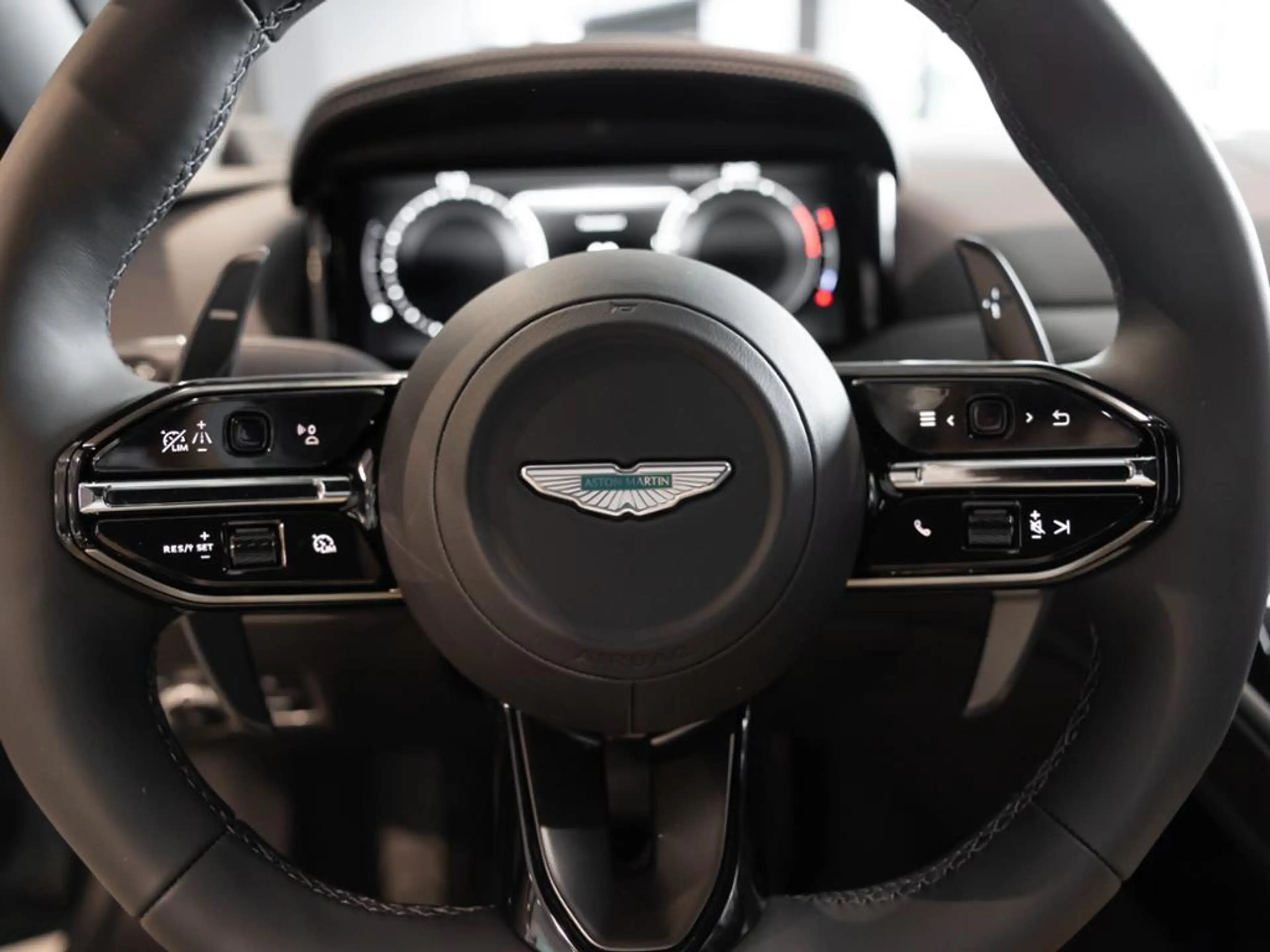 Aston Martin DB12 Coupe Aston Martin Hamburg — photo 12