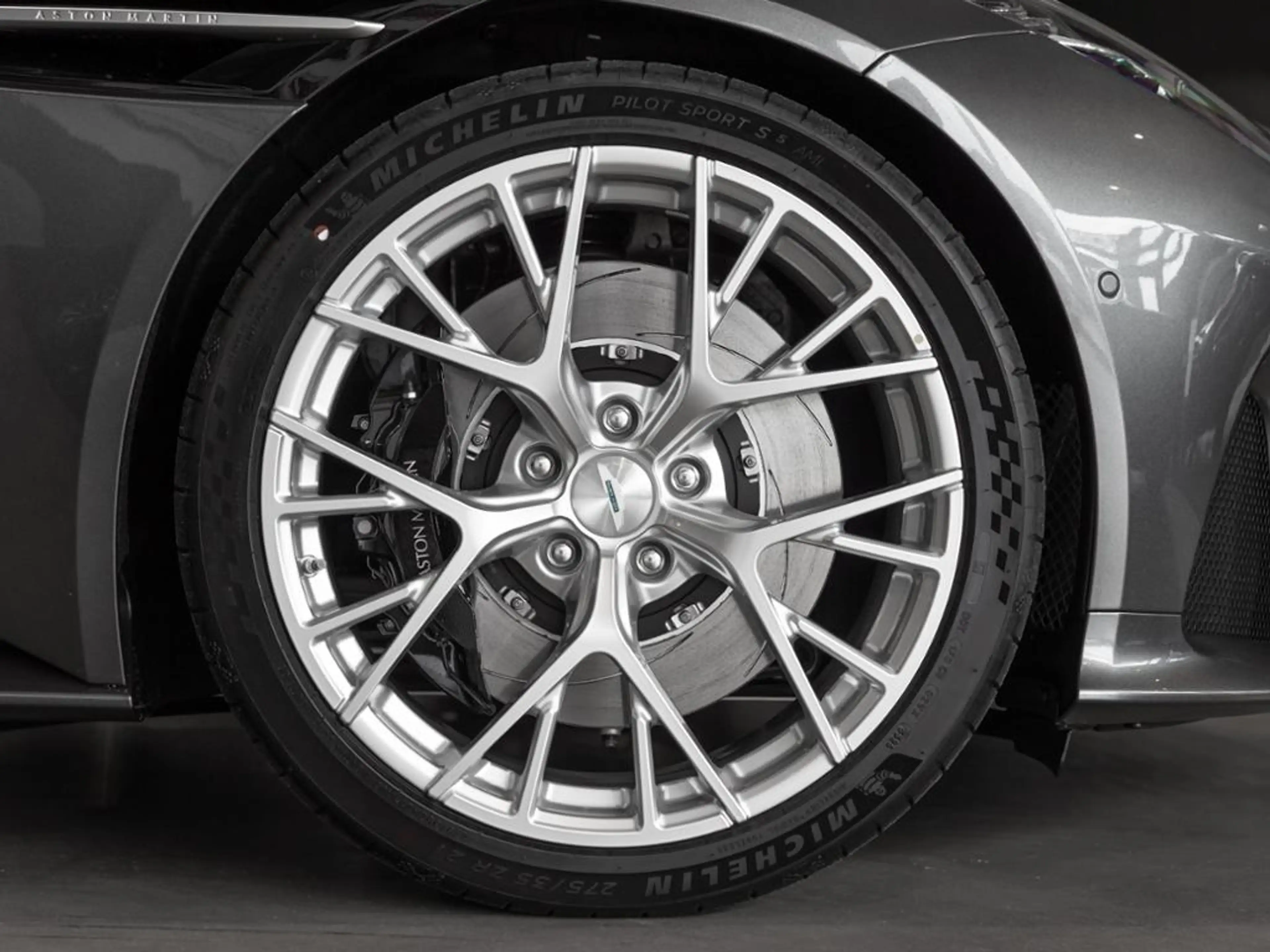 Aston Martin DB12 Coupe Aston Martin Hamburg — photo 5