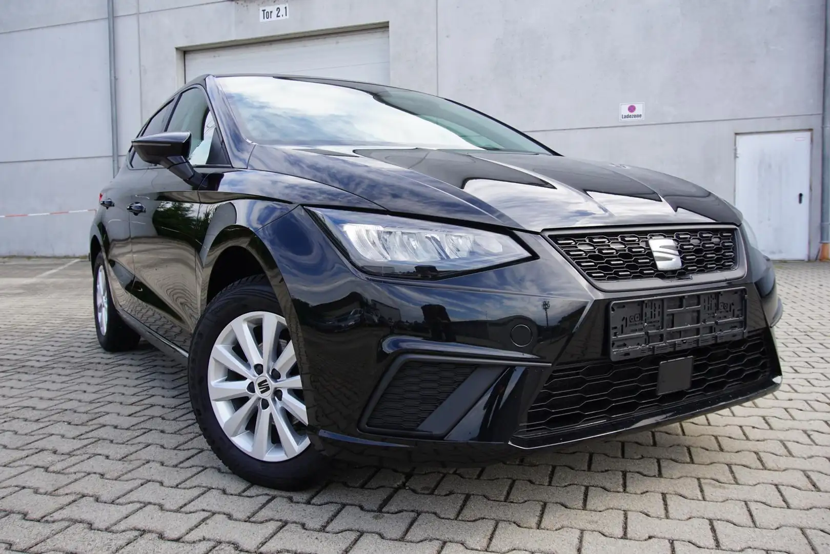 SEAT Ibiza 1.0TSI Style Navi PDC SHZ LED Tempomat Noir - 1