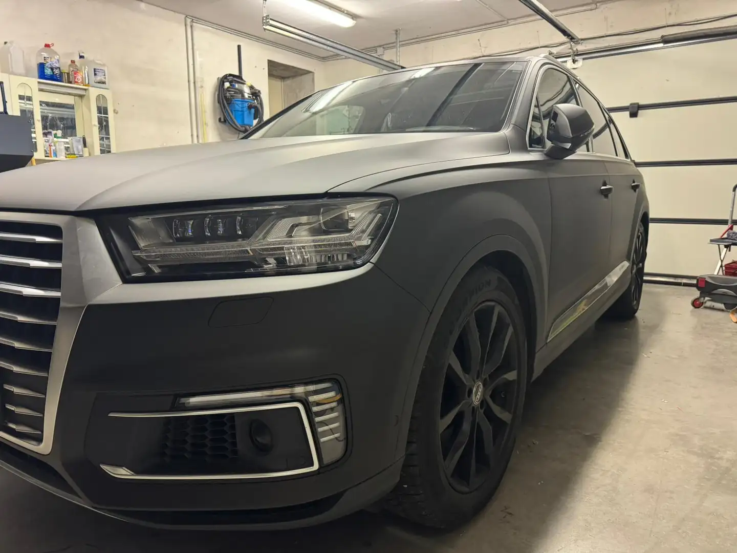 Audi Q7 e-tron S line Schwarz - 2