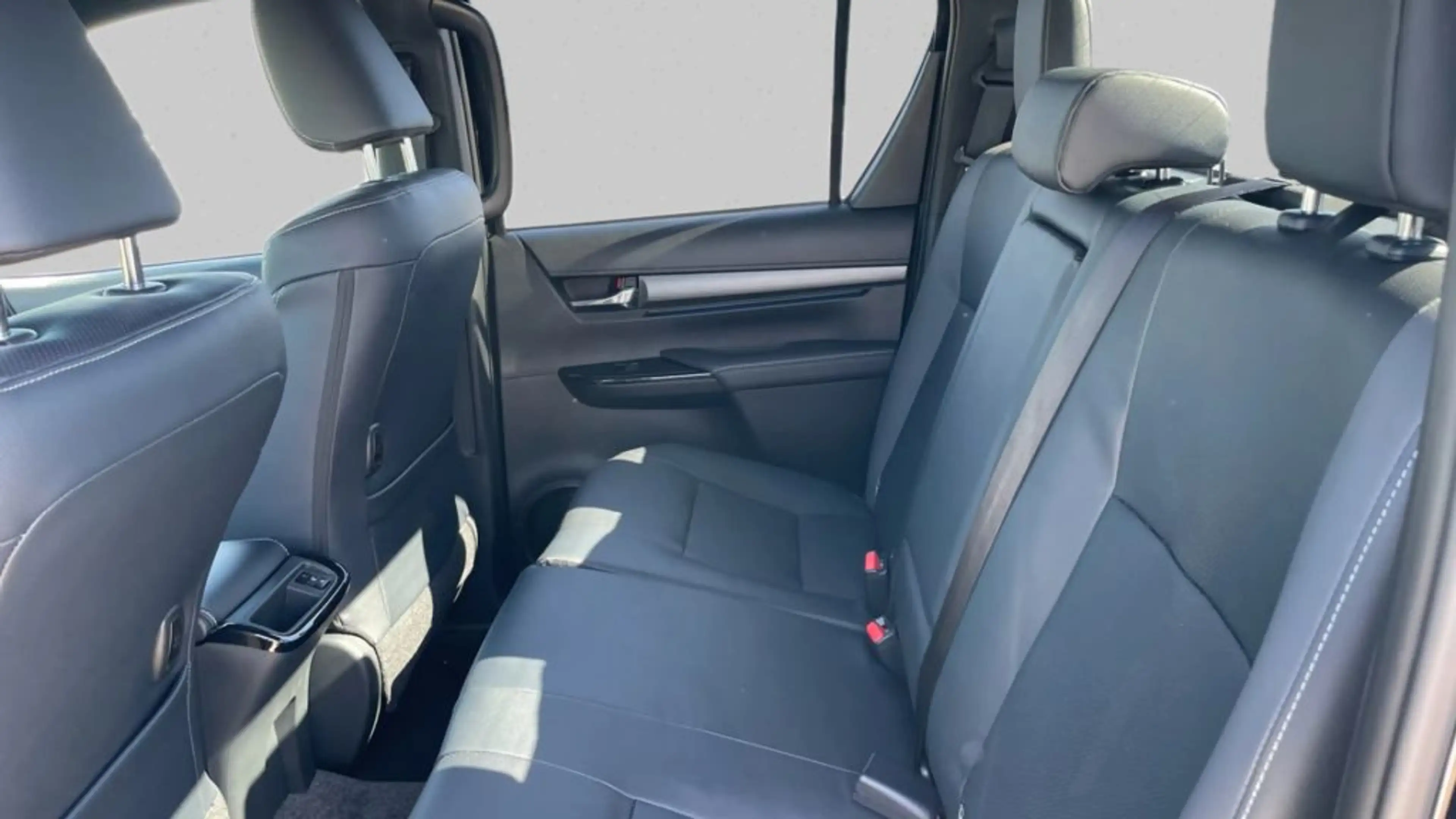 Toyota Hilux 4x4 Double Cab MHEV Autm. Invincible (AN1P) — photo 10