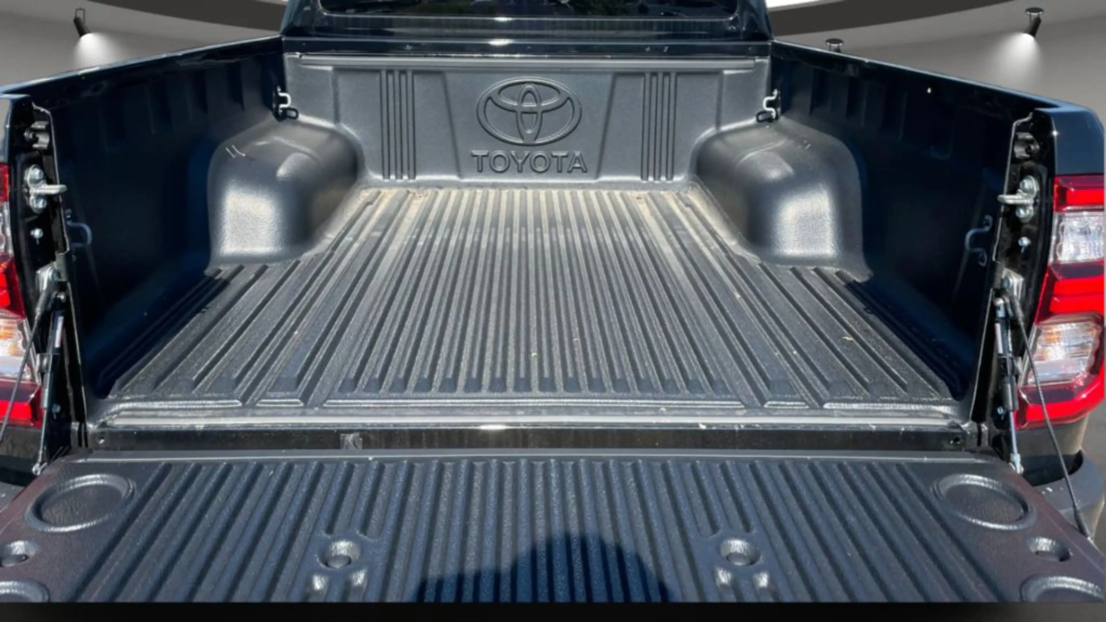 Toyota Hilux 4x4 Double Cab MHEV Autm. Invincible (AN1P) — photo 5