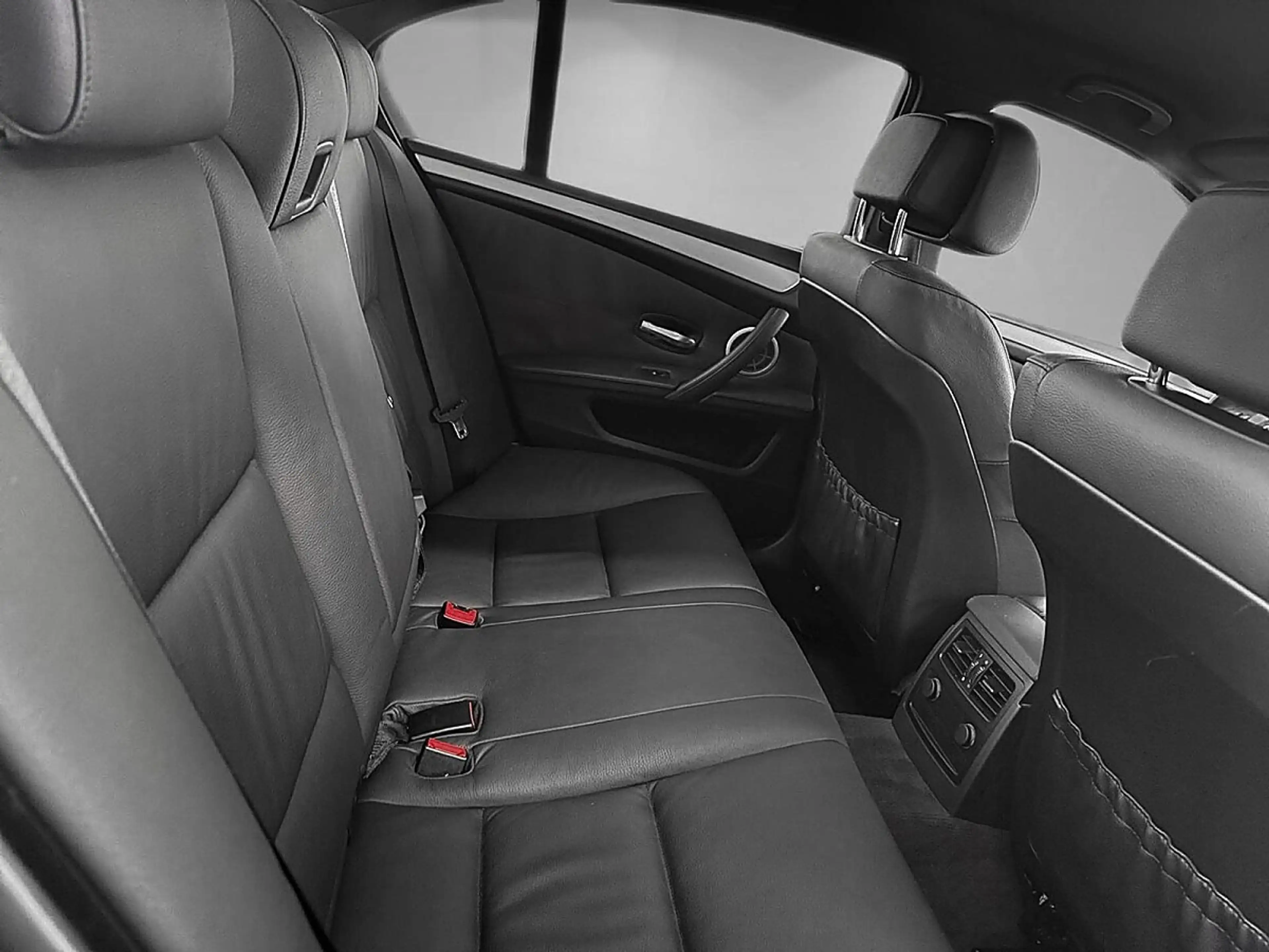 BMW 525 i Aut. | M-PAKET AB WERK | PICKERL NEU BIS 04/2... — photo 13