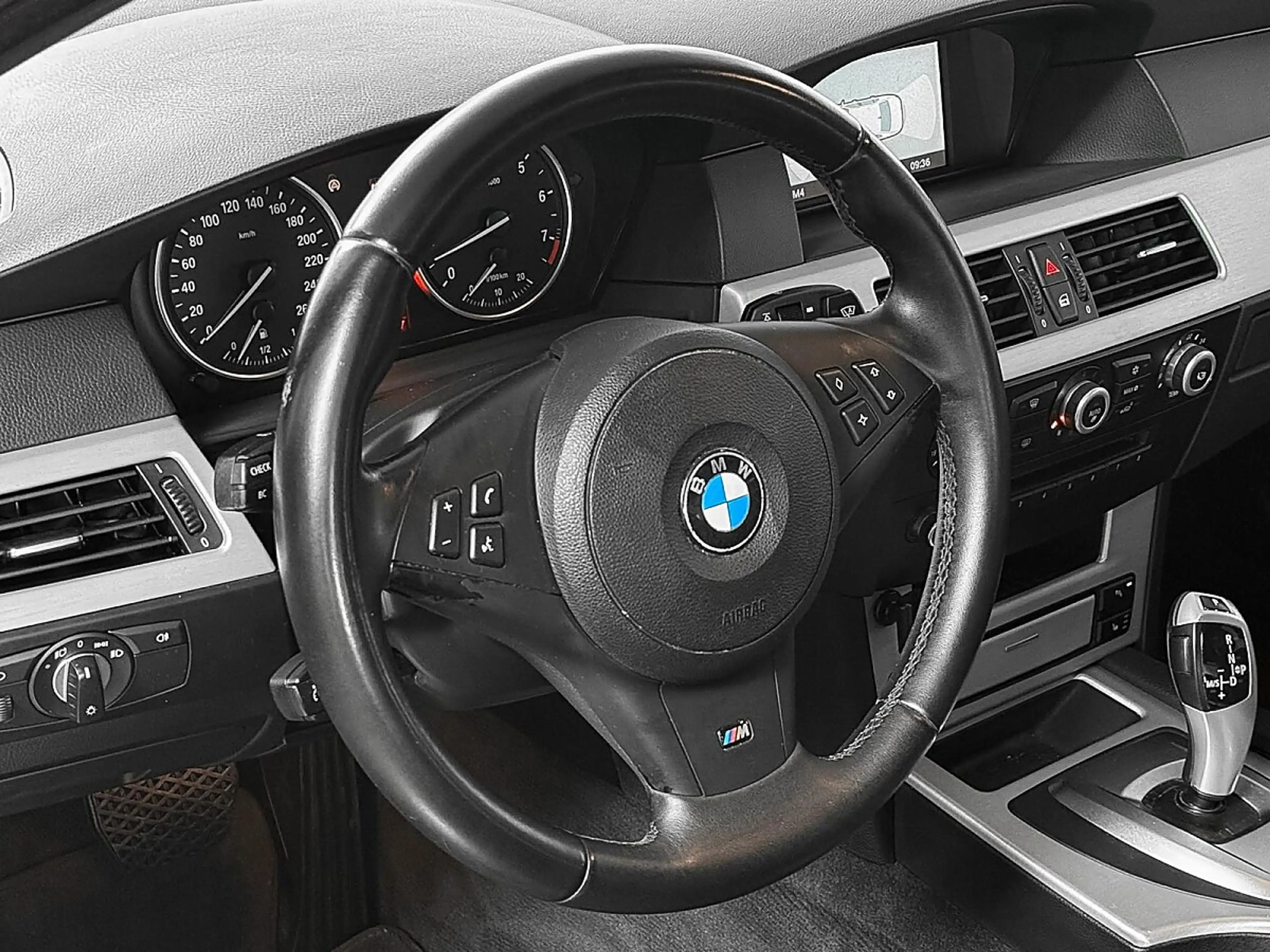 BMW 525 i Aut. | M-PAKET AB WERK | PICKERL NEU BIS 04/2... — photo 12