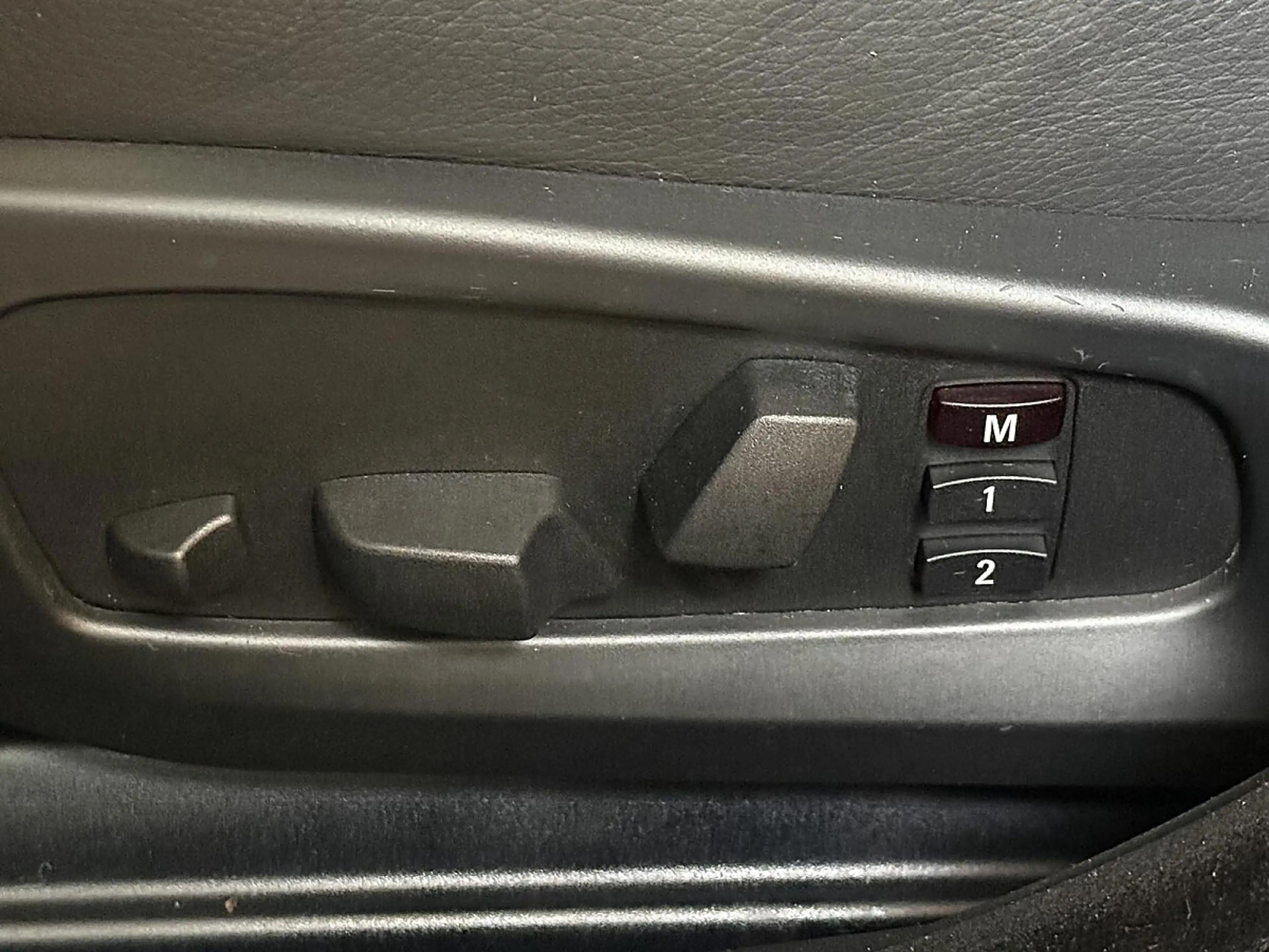 BMW 525 i Aut. | M-PAKET AB WERK | PICKERL NEU BIS 04/2... — photo 16