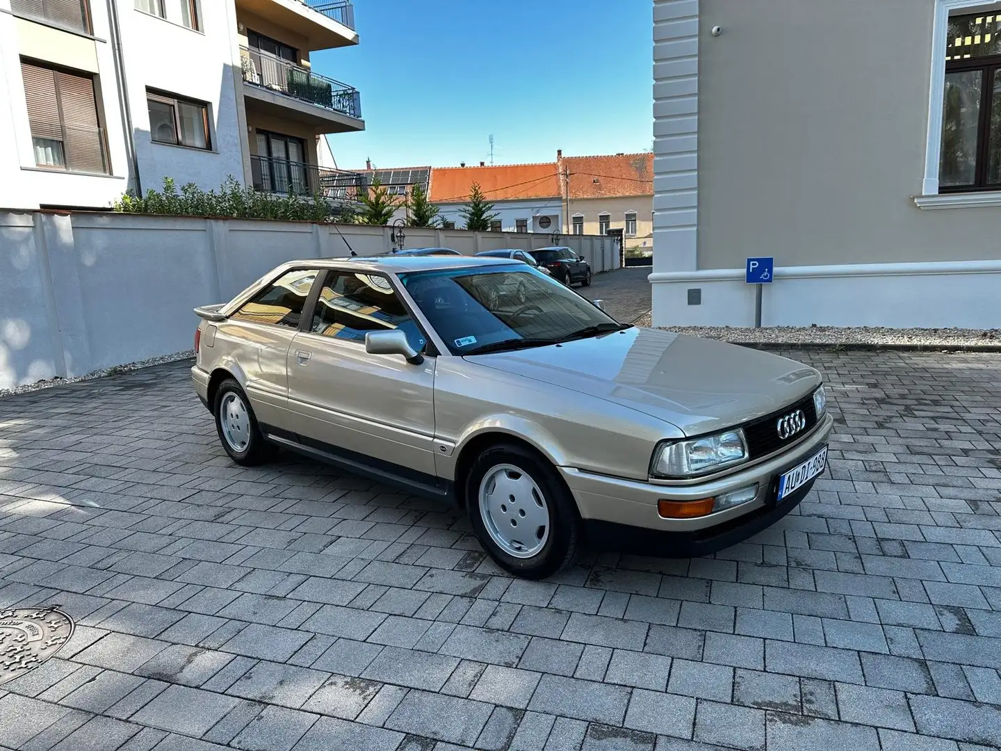 Audi Coupe Coupé 2,0 E Beige - 1