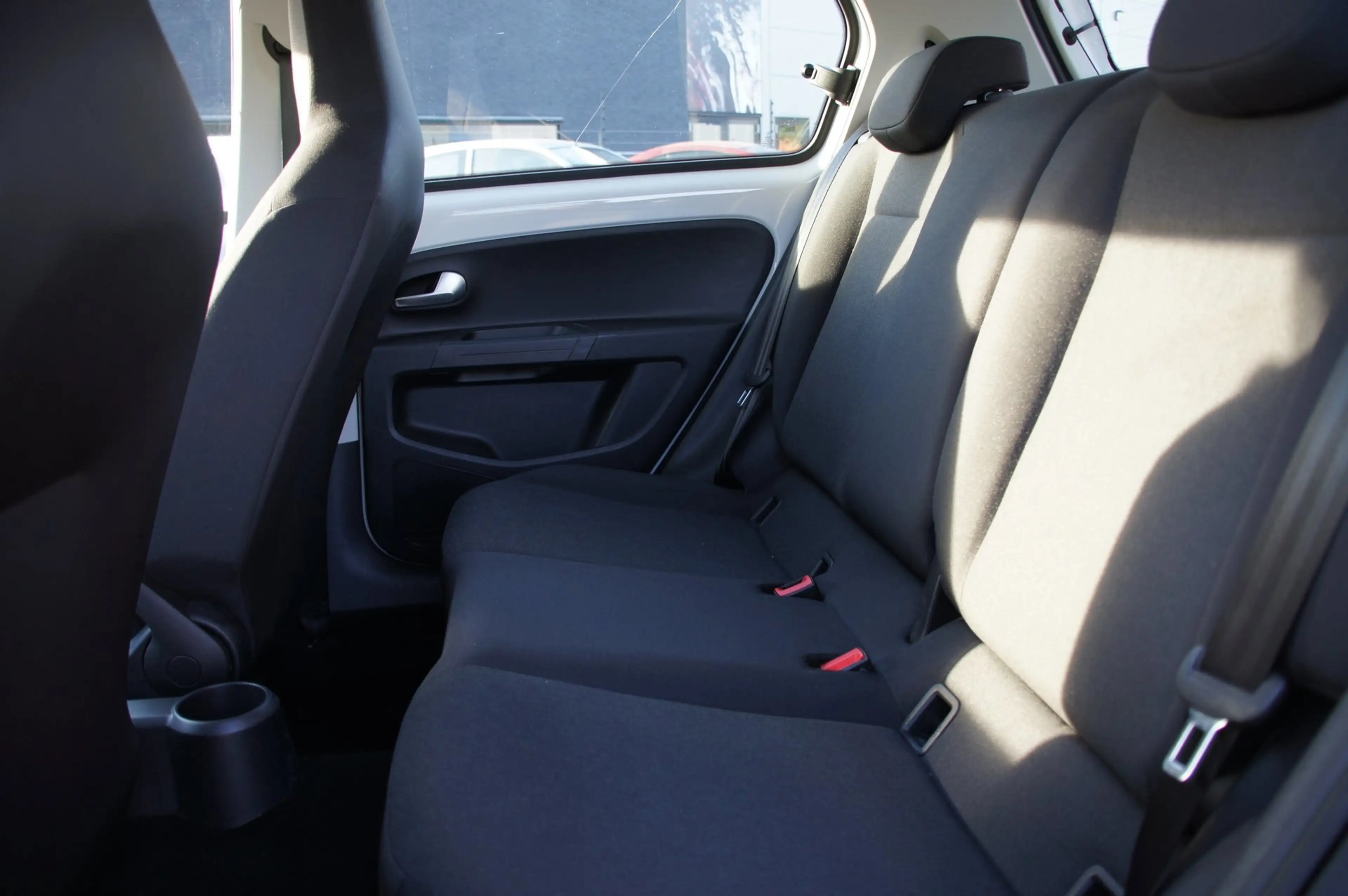 Volkswagen up! 1.0 — photo 7