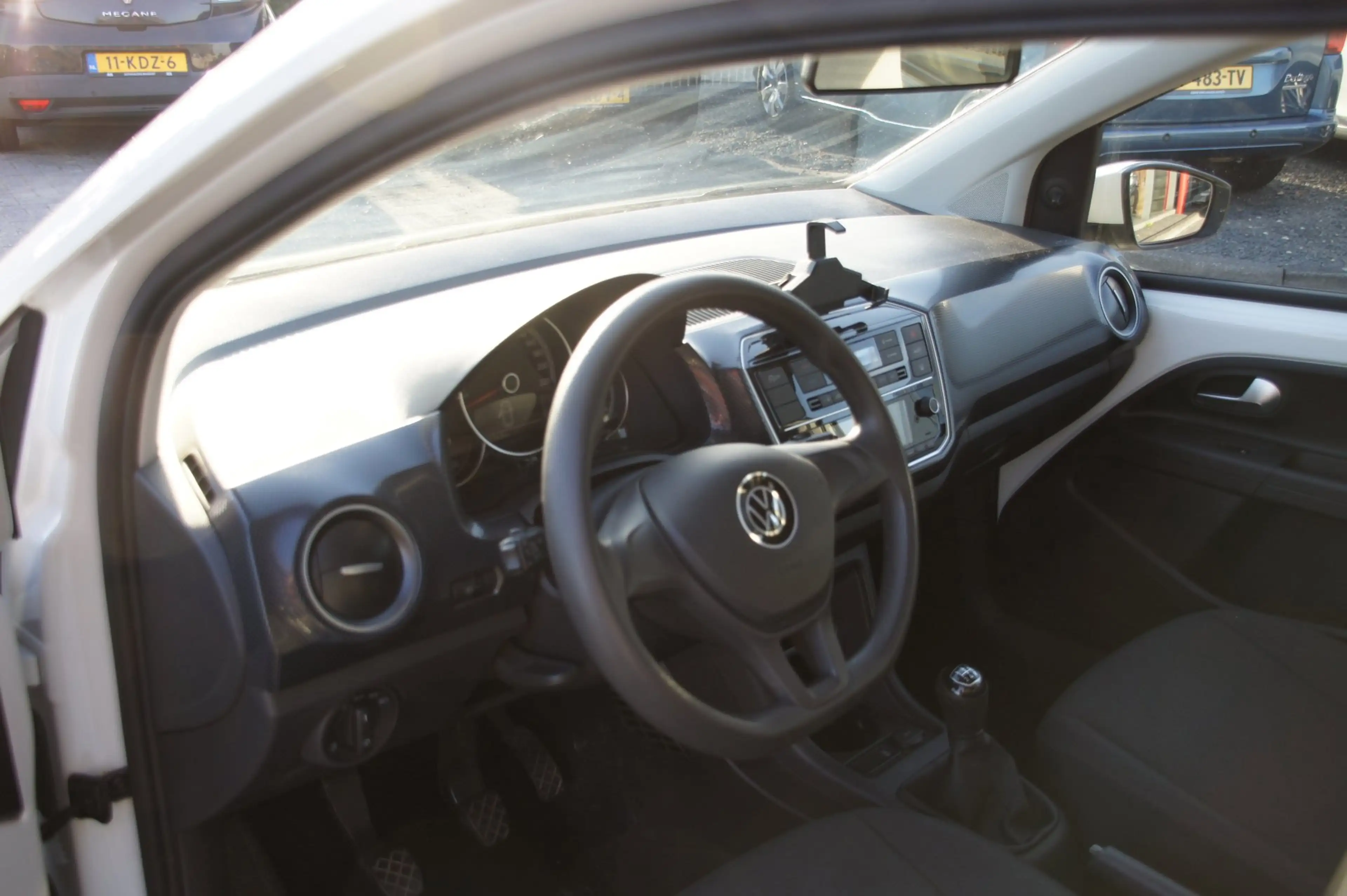 Volkswagen up! 1.0 — photo 2