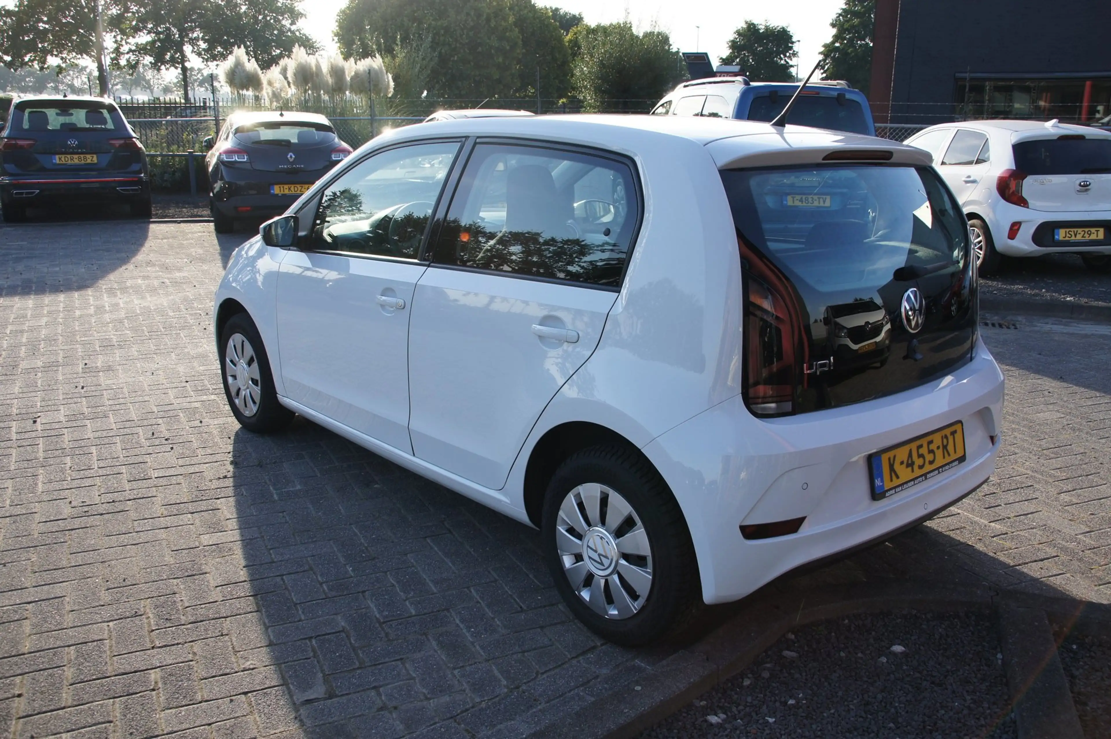 Volkswagen up! 1.0 — photo 10