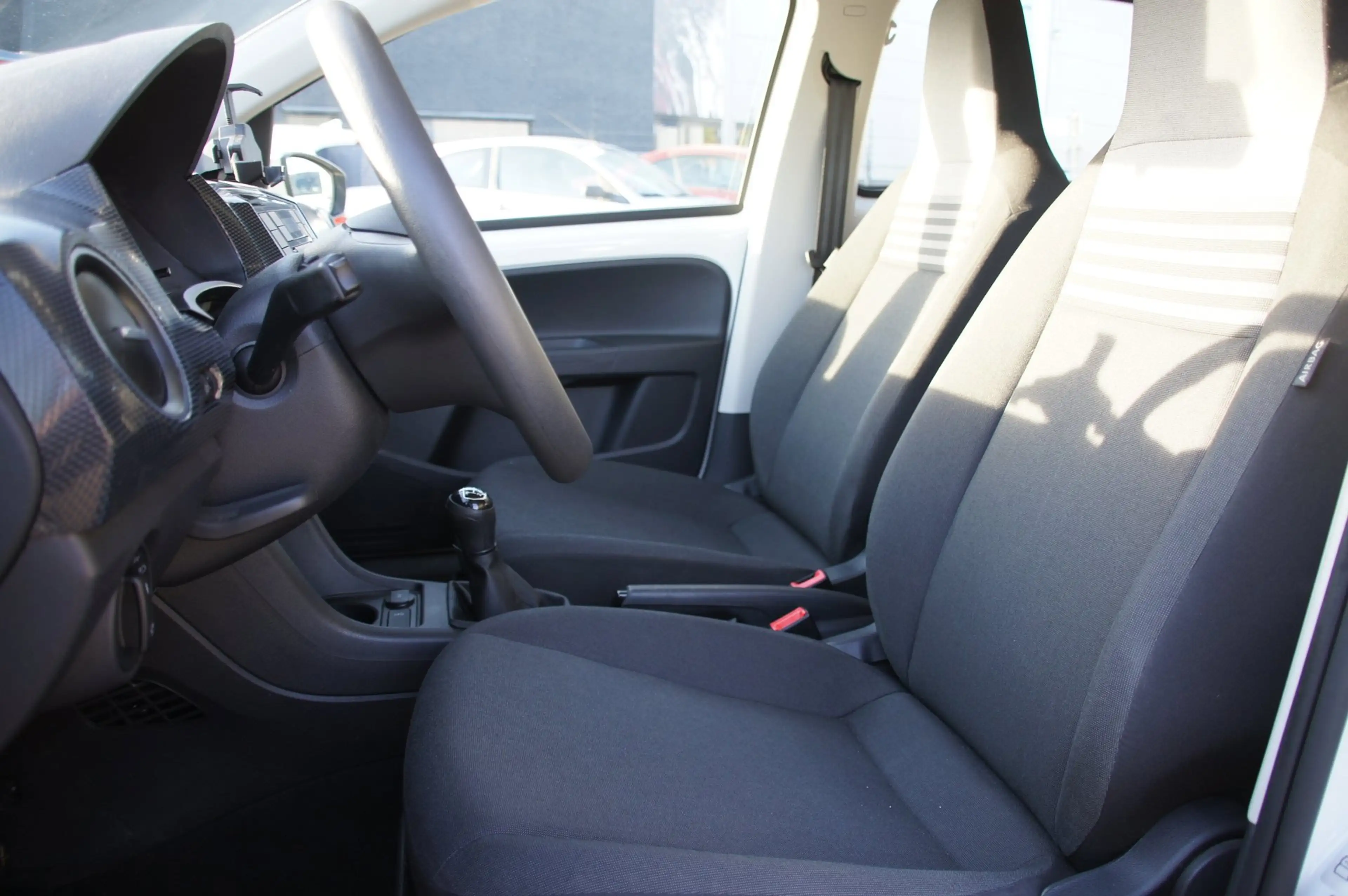 Volkswagen up! 1.0 — photo 6