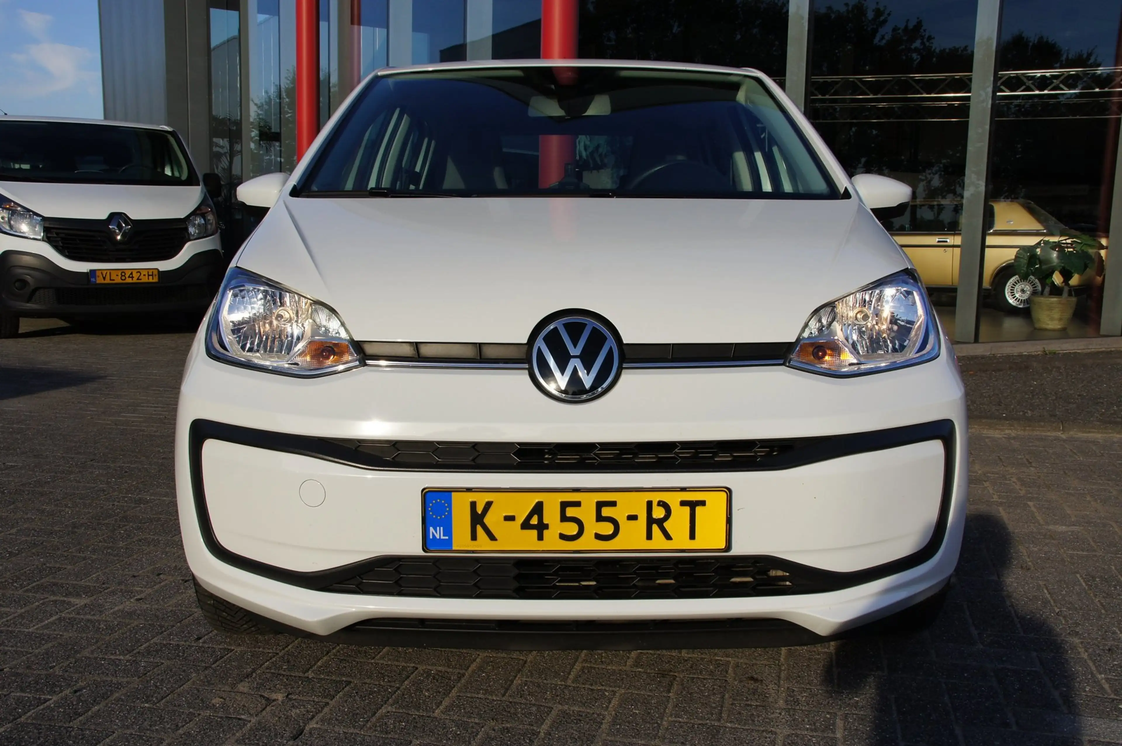 Volkswagen up! 1.0 — photo 11