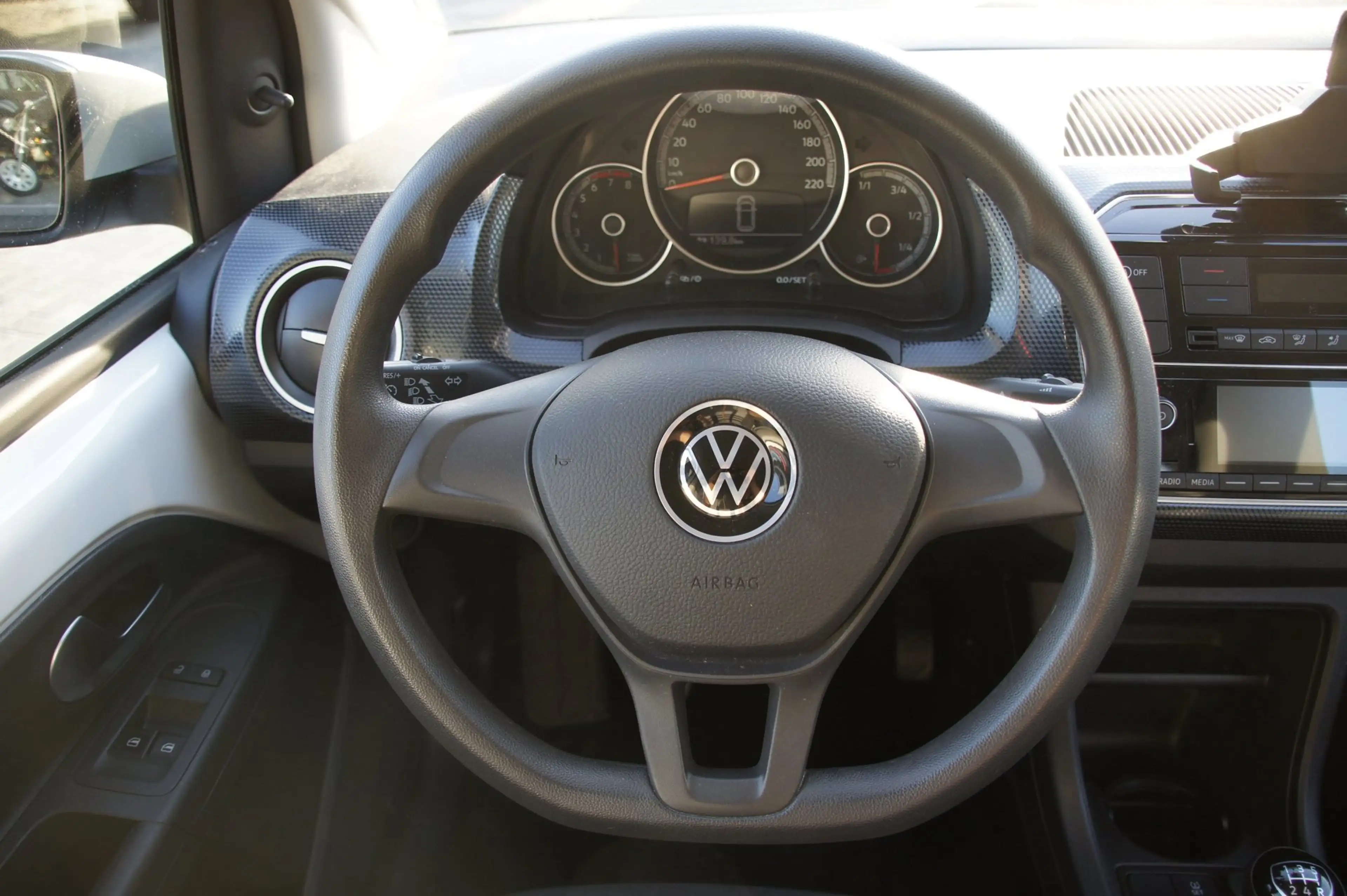 Volkswagen up! 1.0 — photo 3