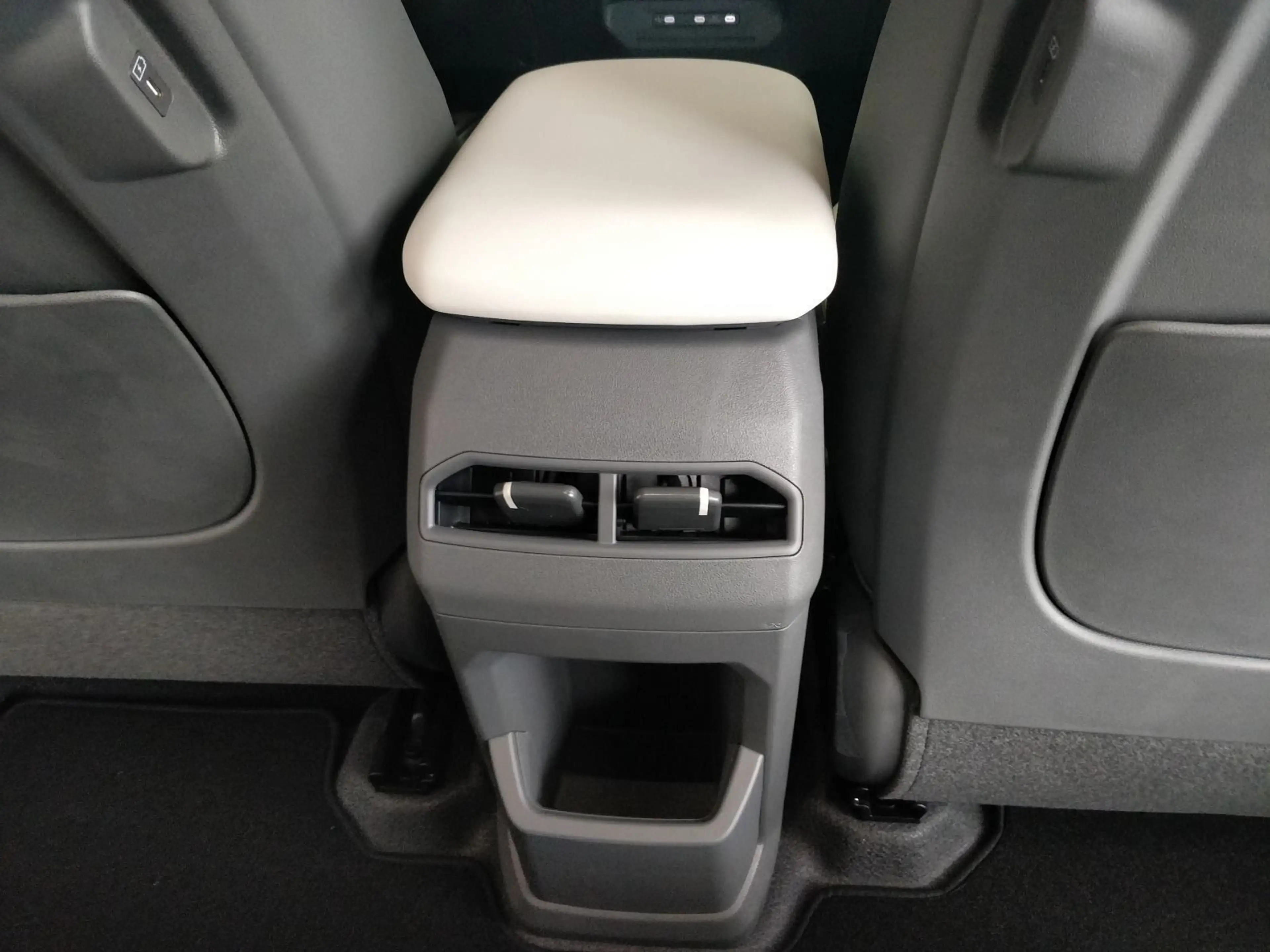 Kia EV3 81,4 GT-Line 204PS AHK WÄRME 360 SHZ 19"ALU — photo 12