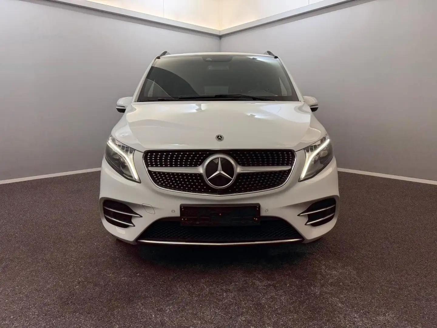 Mercedes-Benz V 300 d 4Matic AMG  LINE*19"LANG*AHK*6-SITZE*ACC Weiß - 2