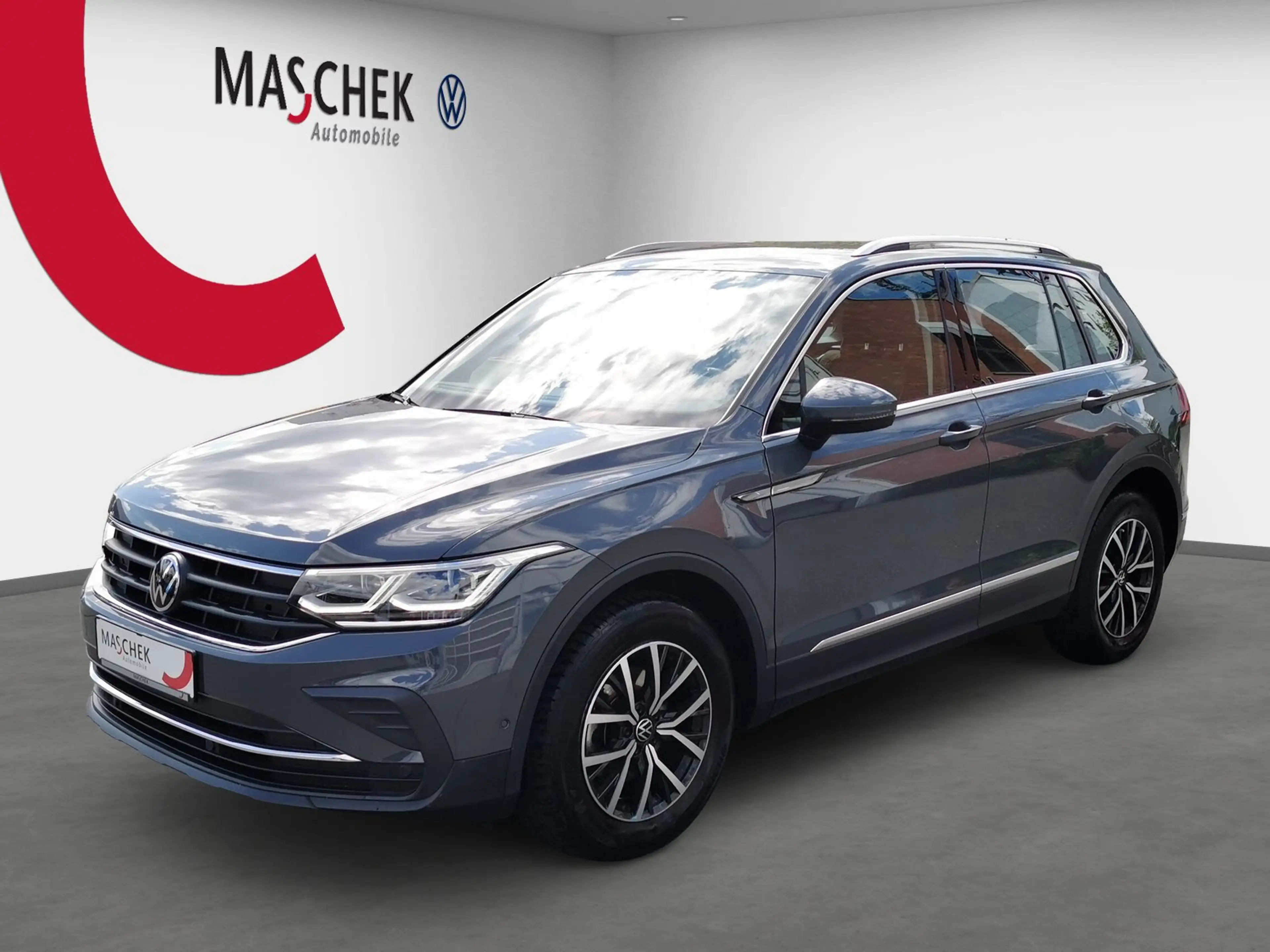 Volkswagen Tiguan Life 1.5 TSI DSG AHK Matrix PDC ACC AHK — photo 2
