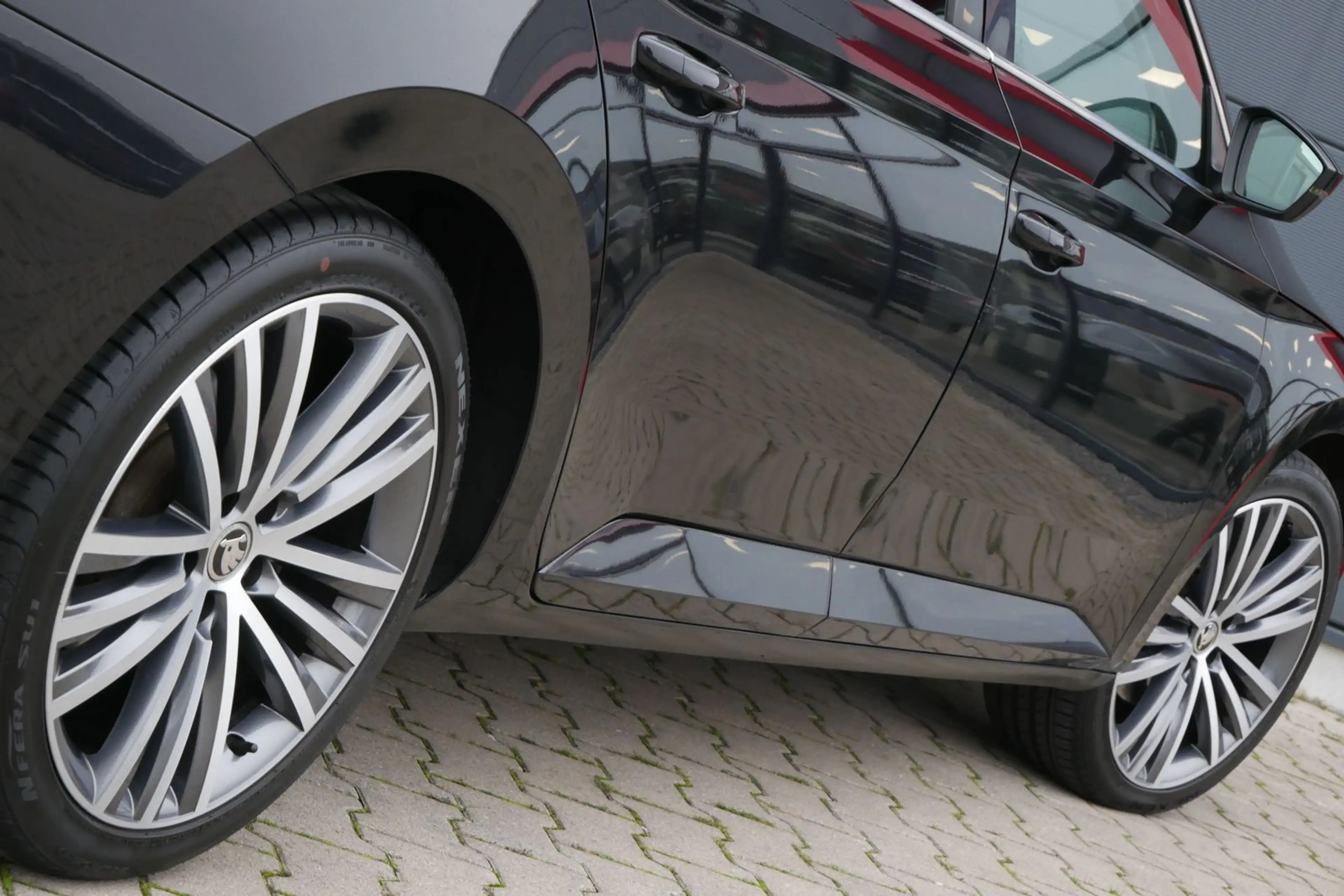 Skoda Superb 2.0 TDI DSG Ambition"ACC"Xenon"19Zoll" — photo 8