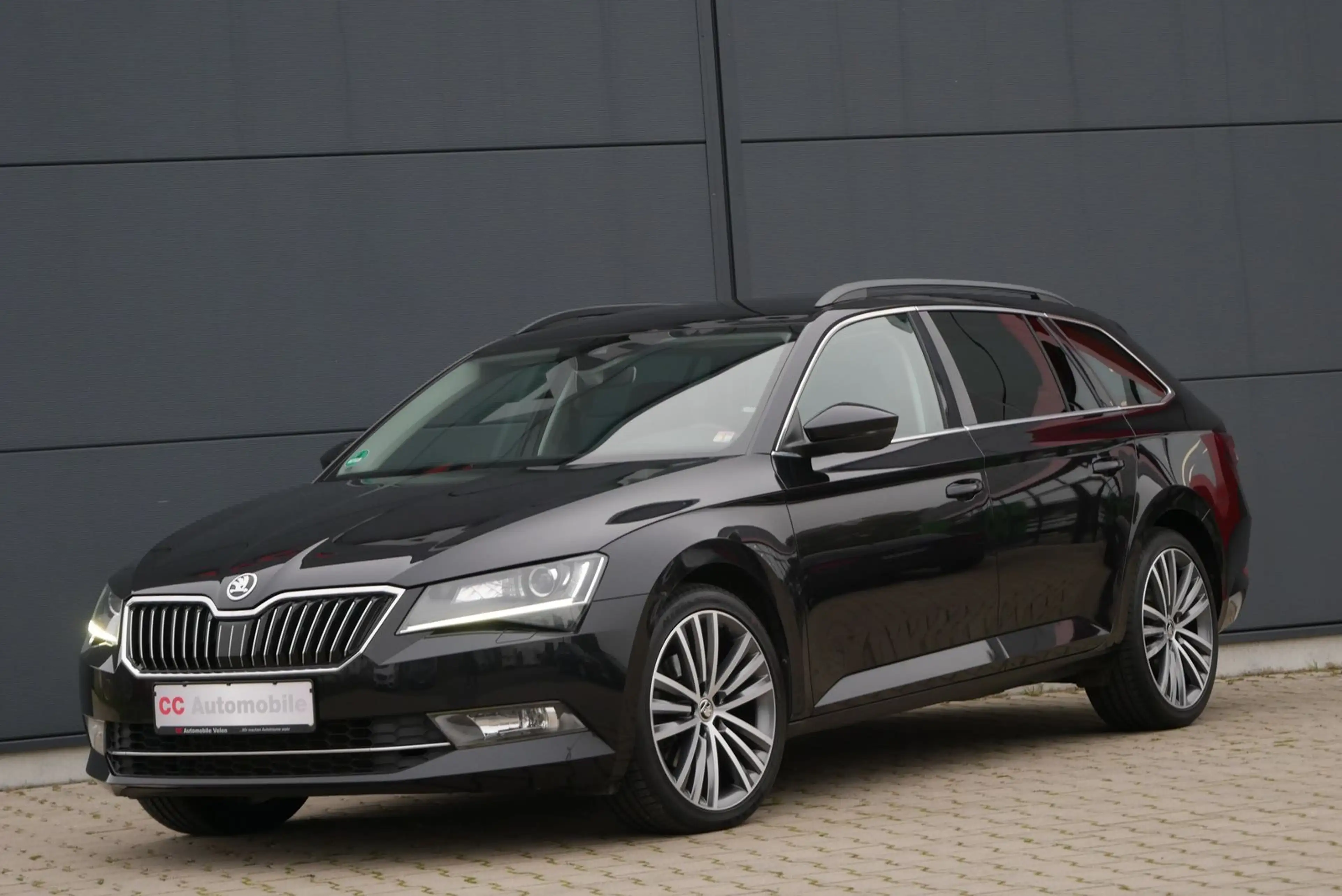 Skoda Superb 2.0 TDI DSG Ambition"ACC"Xenon"19Zoll" — photo 4