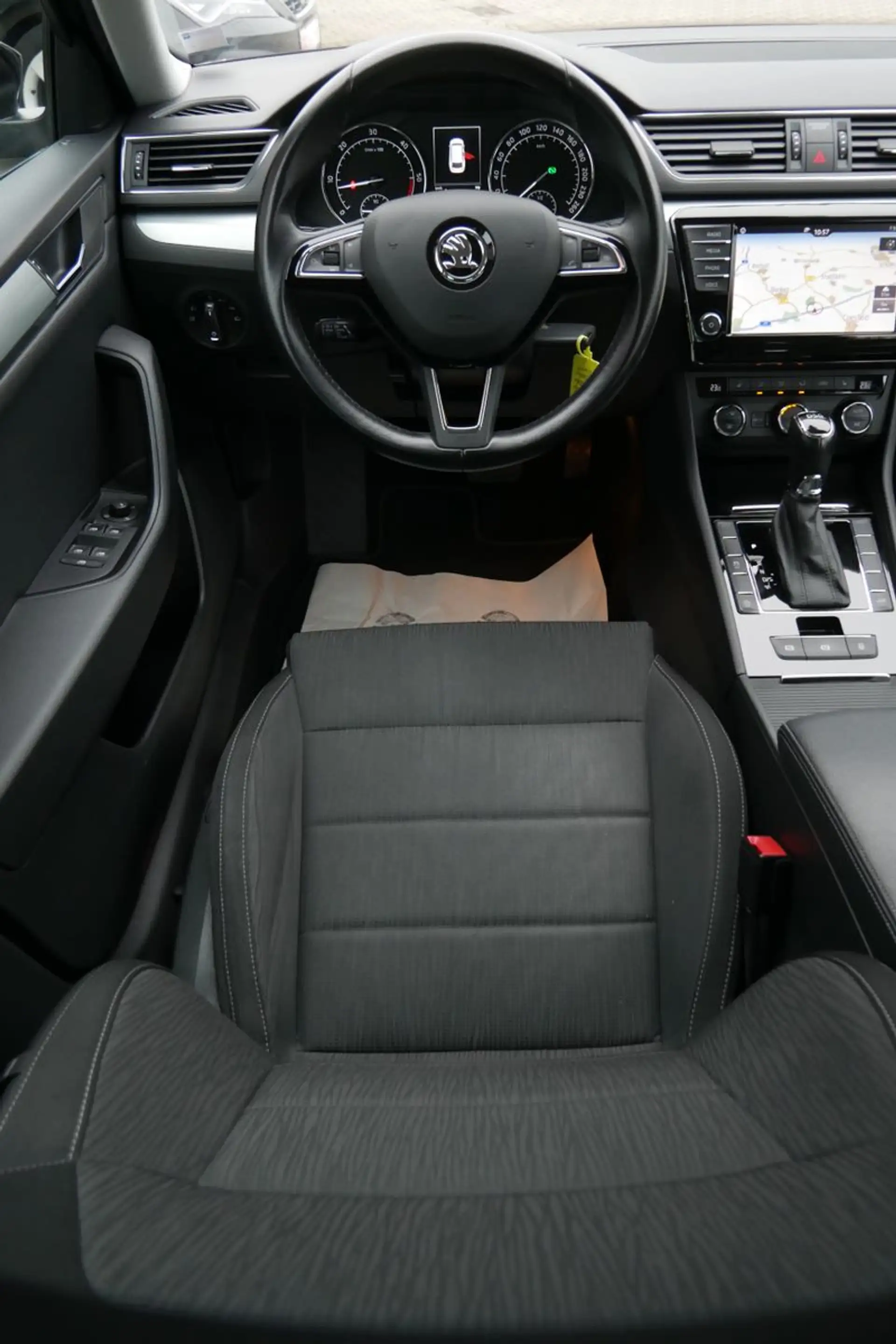 Skoda Superb 2.0 TDI DSG Ambition"ACC"Xenon"19Zoll" — photo 15