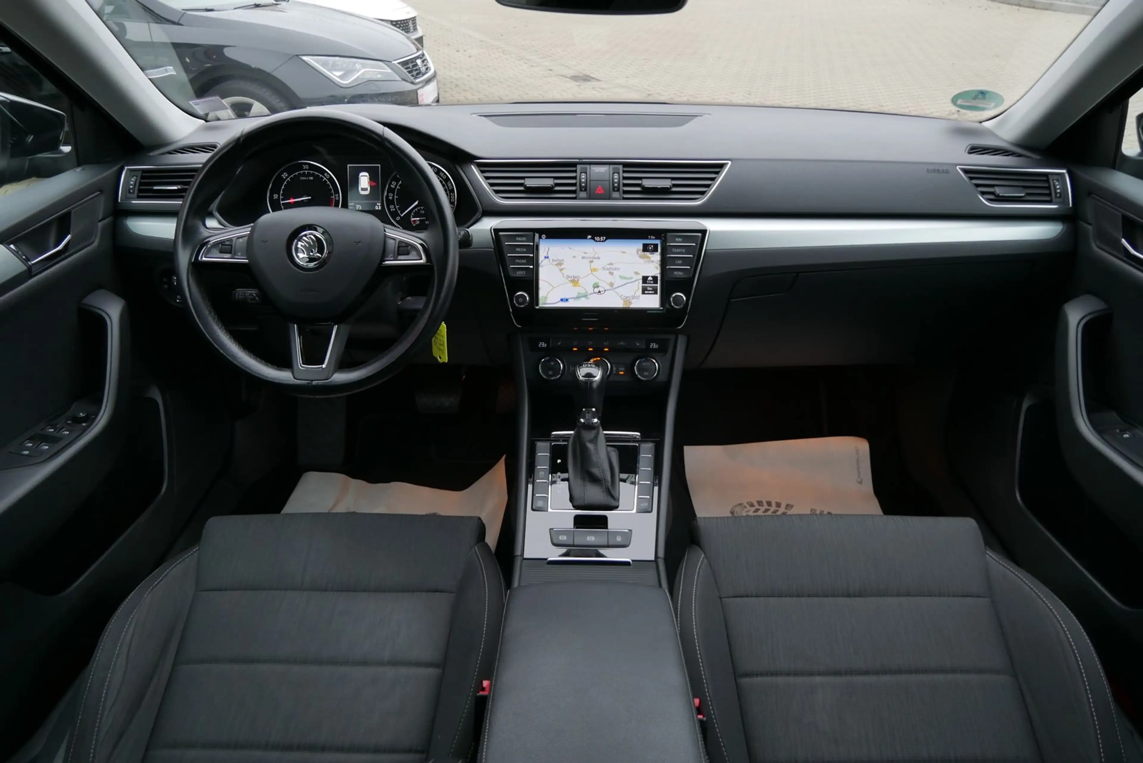 Skoda Superb 2.0 TDI DSG Ambition"ACC"Xenon"19Zoll" — photo 13