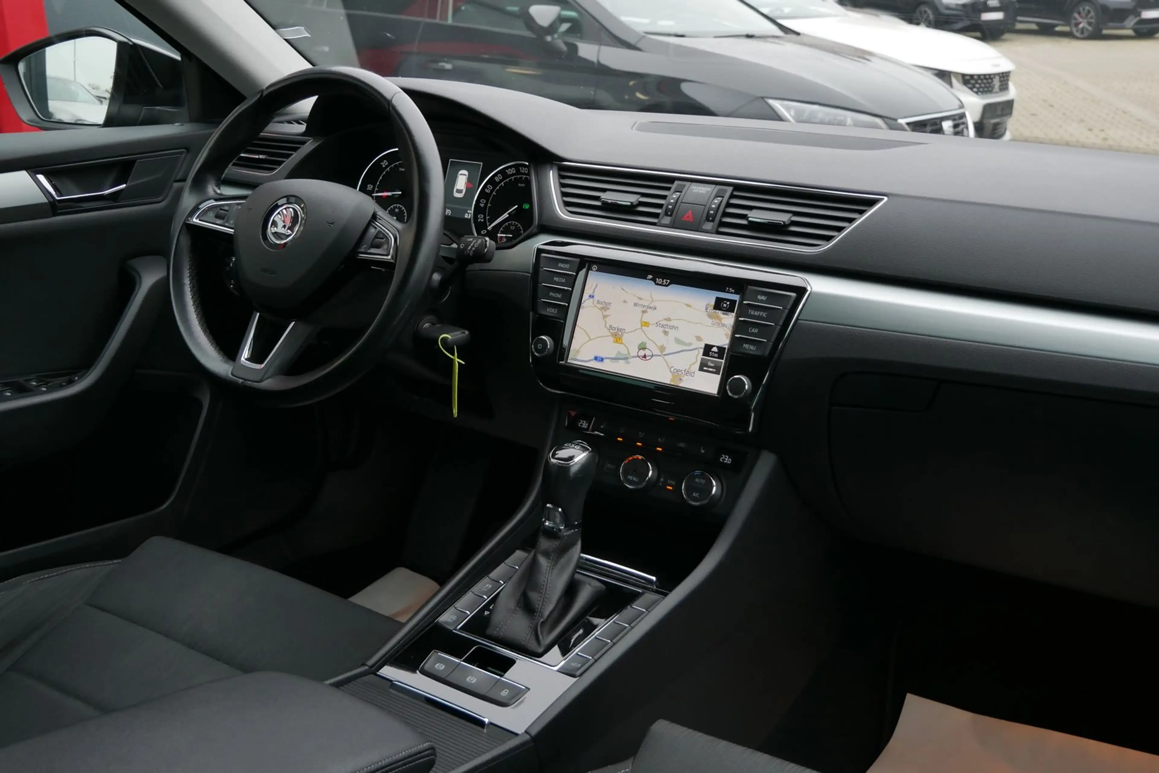 Skoda Superb 2.0 TDI DSG Ambition"ACC"Xenon"19Zoll" — photo 12