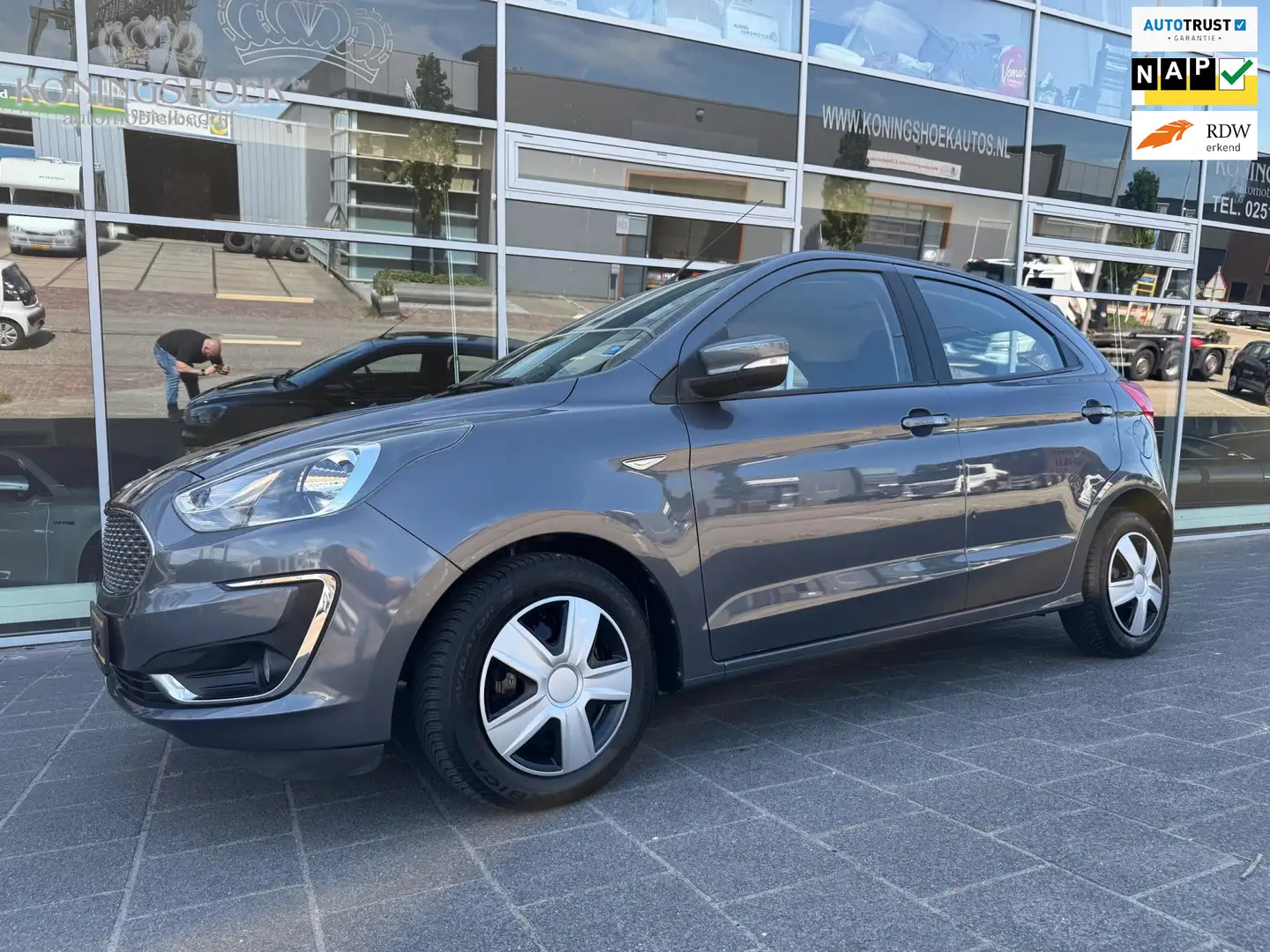 Ford Ka/Ka+ 1.2 Trend Essential Grijs - 1
